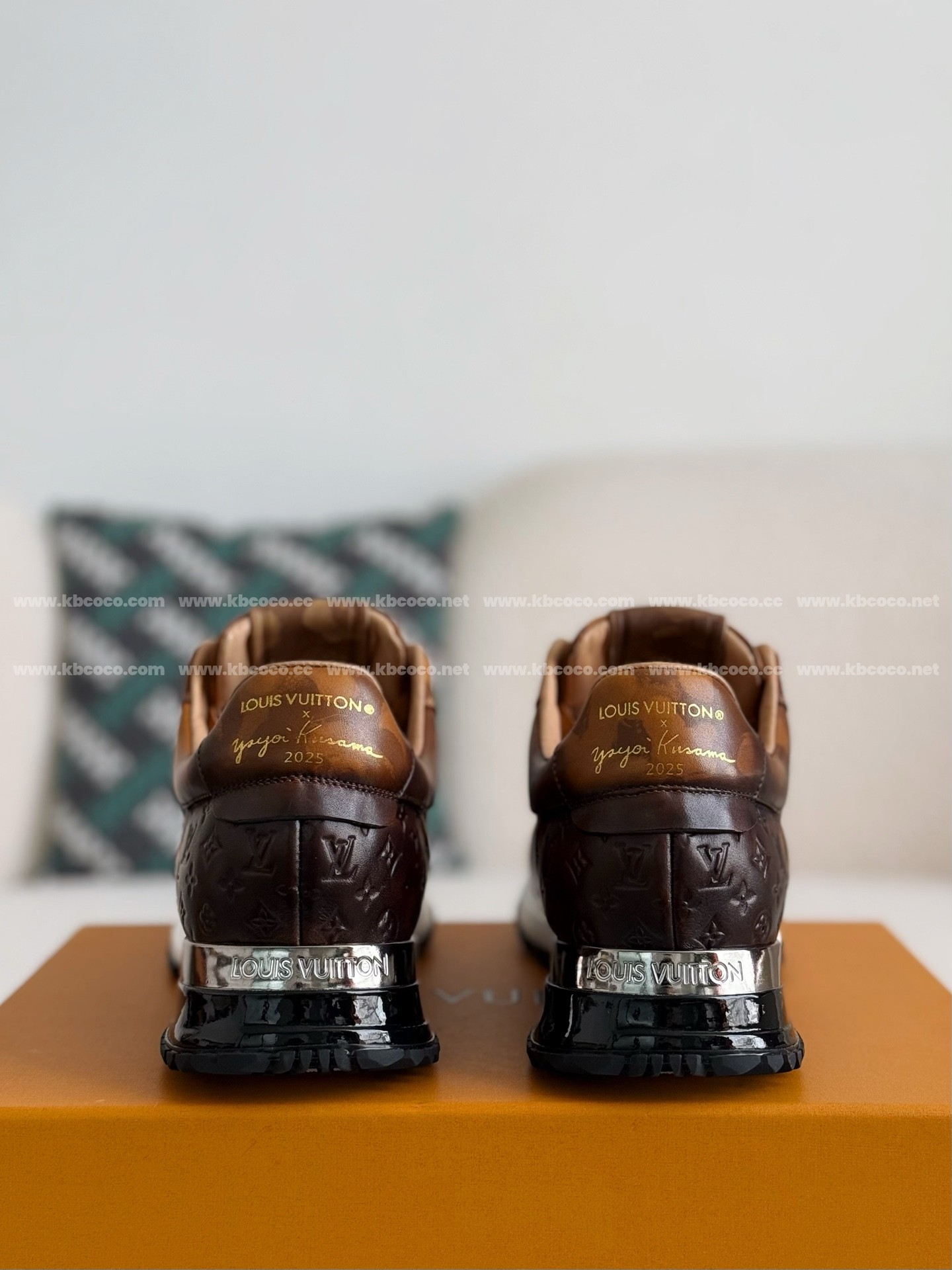 【#4053】 LOUIS VUITTON LEATHER LOW-TOP SHOES