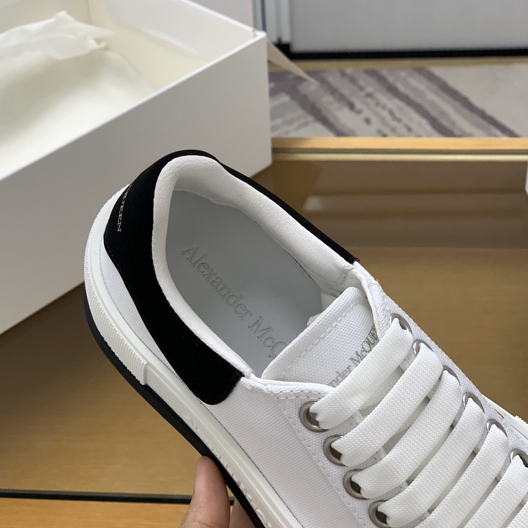 Alexander McQueen MQ White/Black velvet tail Sneakers