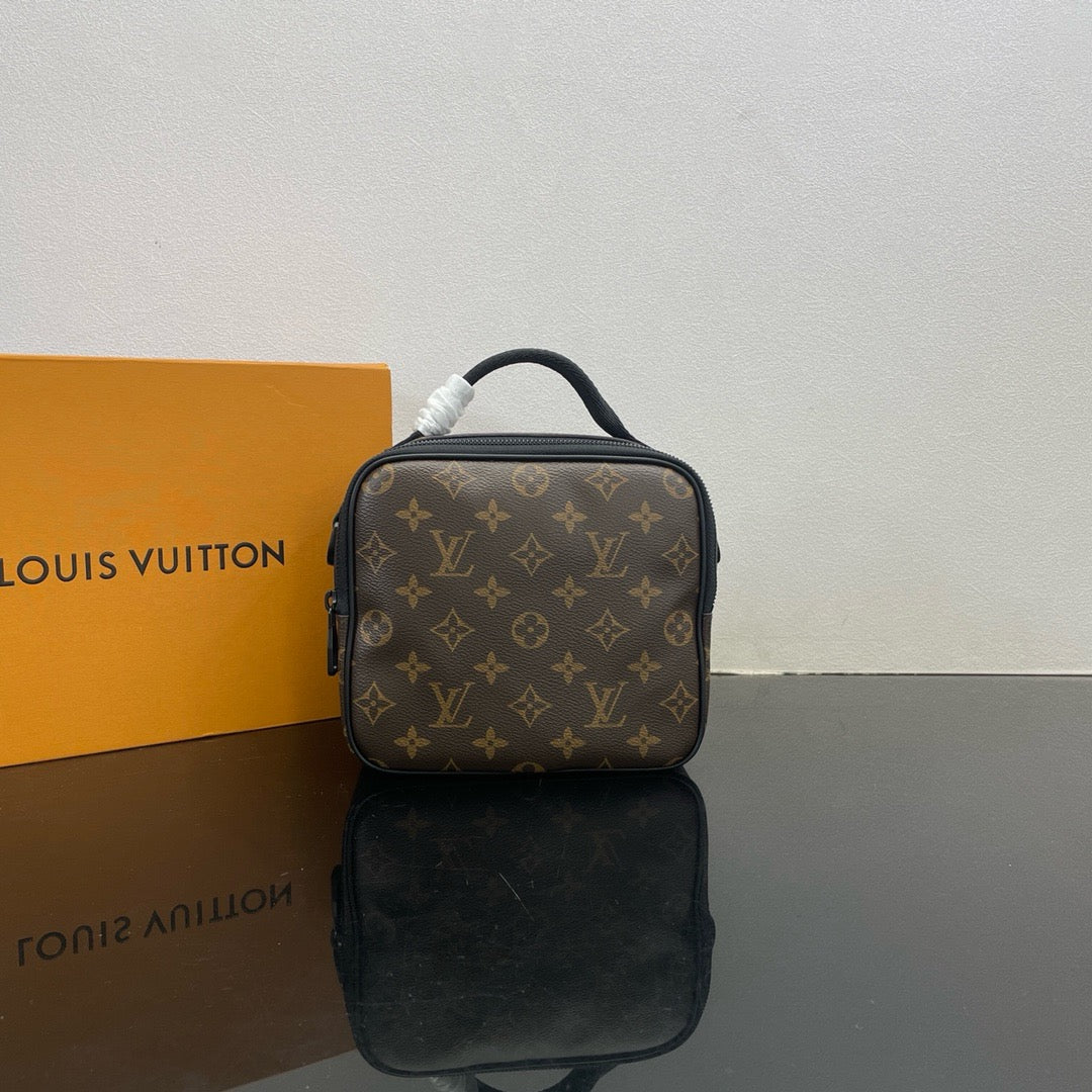 LOUIS VUITTON QUEST Postman bag/top quality M46973