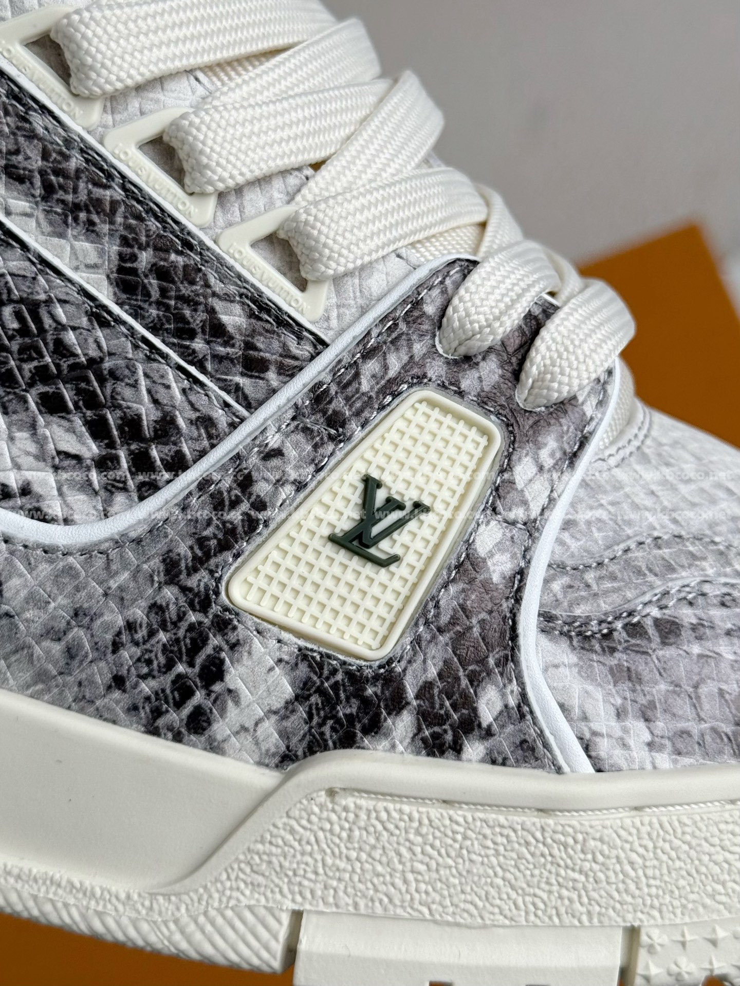 【#4541】LOUIS VUITTON TRAINER SNEAKERS