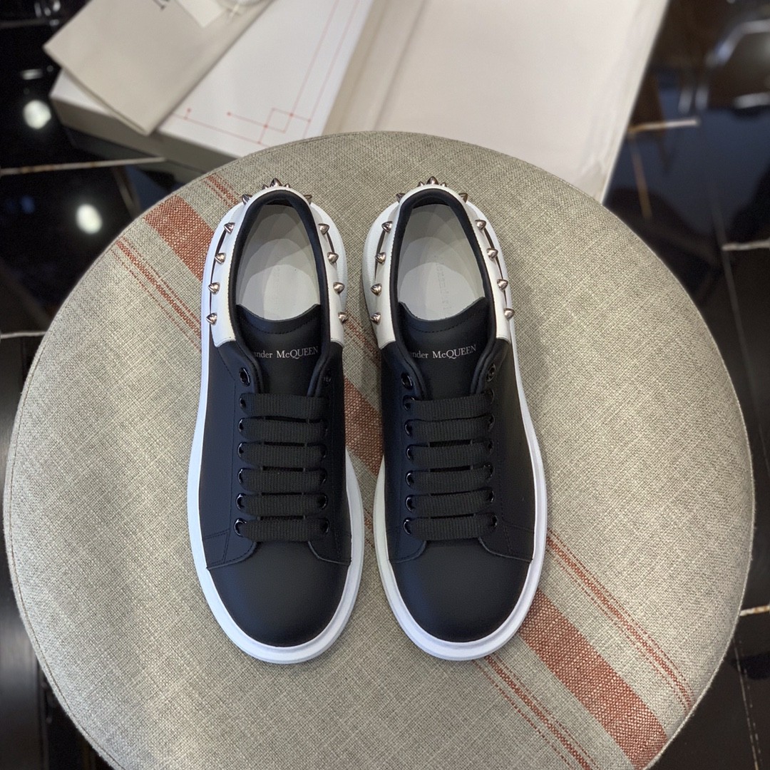 Alexander McQueen MQ Black Point tailSneakers