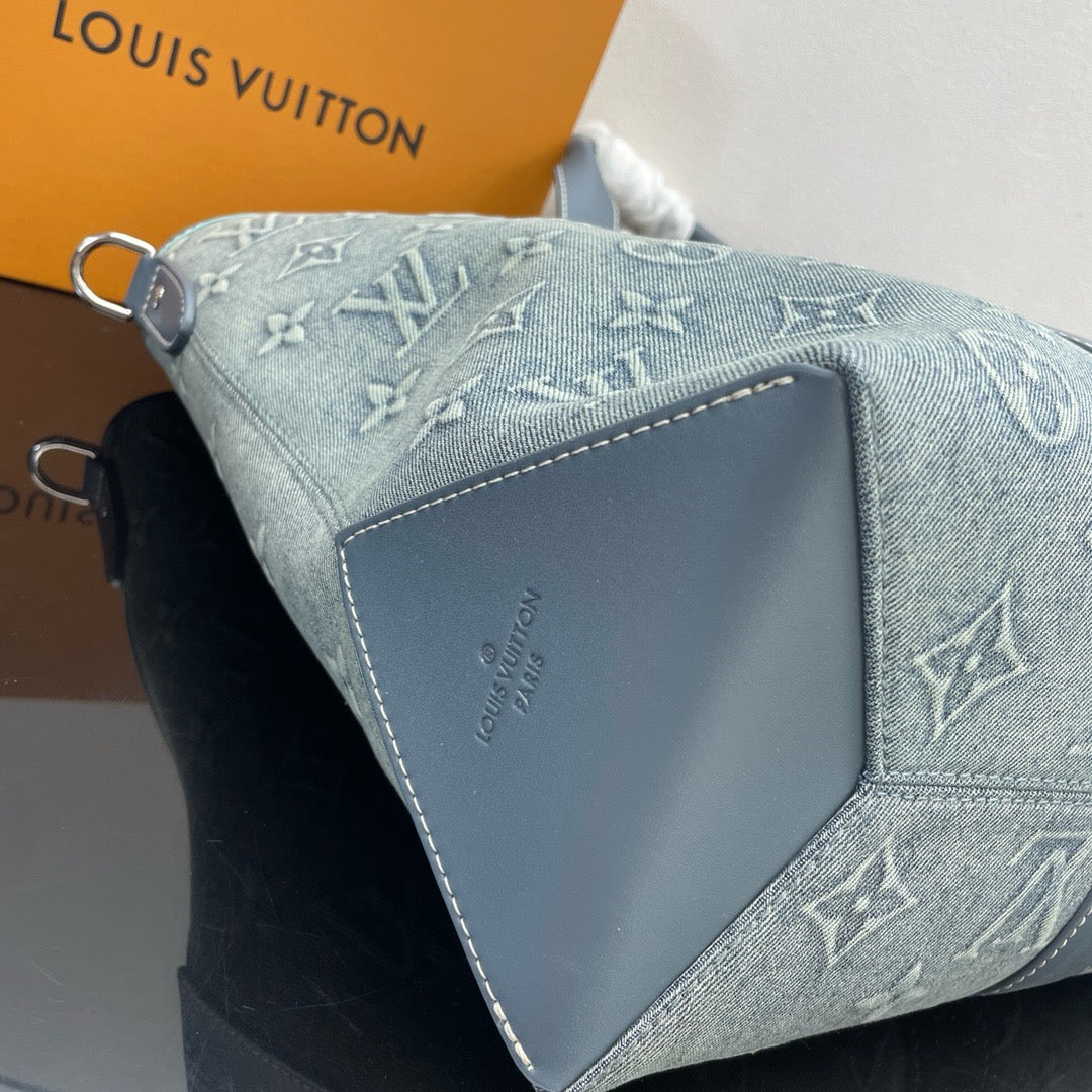 LOUIS VUITTON FW23 handbag/Top Quality M22537