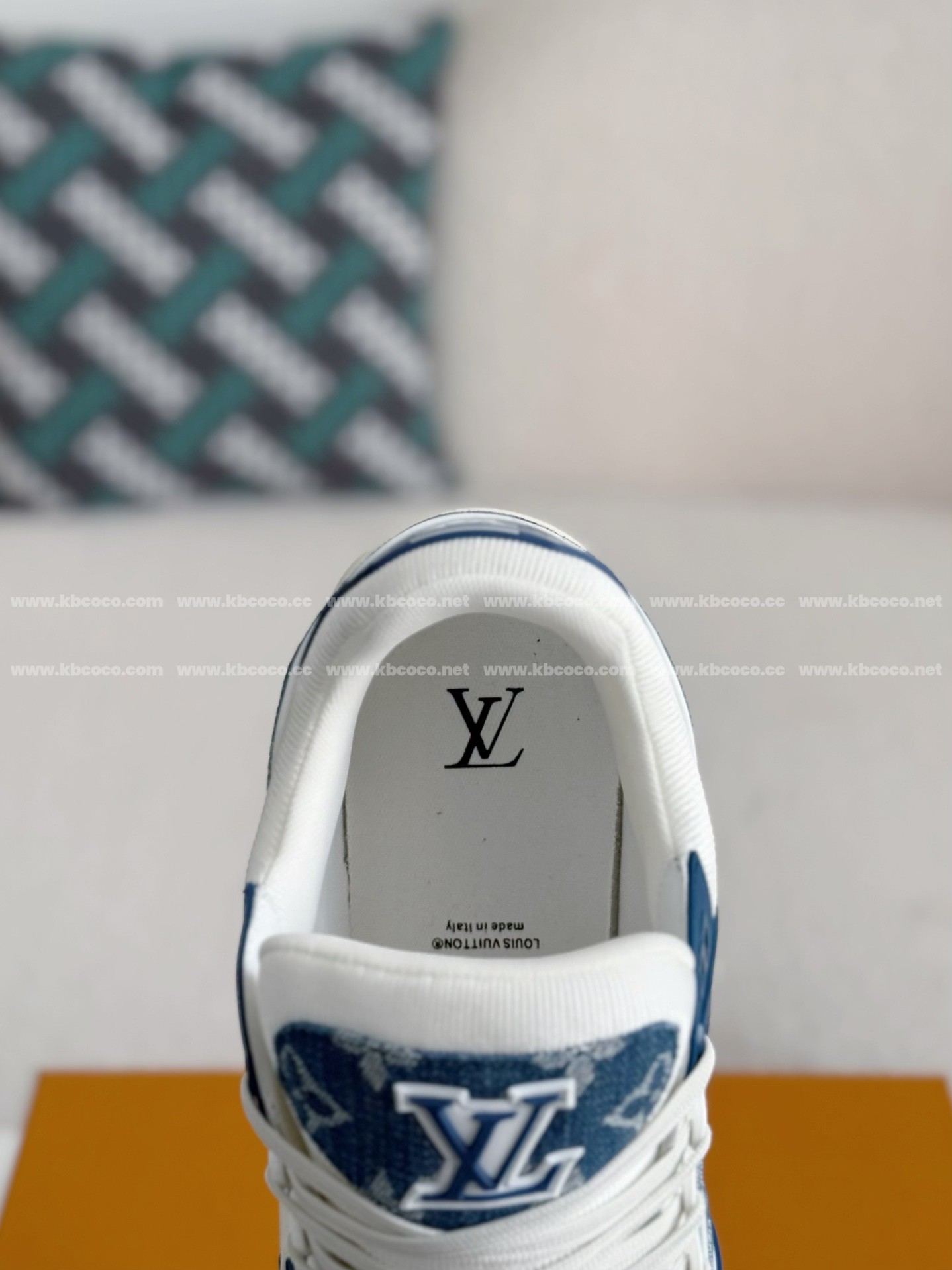 【#4115】 LOUIS VUITTON RUNNER TATIC SNEAKERS