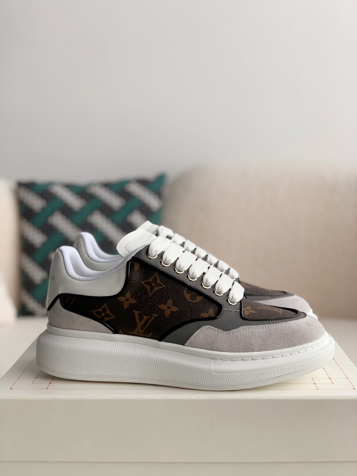 Alexander McQueen xLv versatile Sneakers