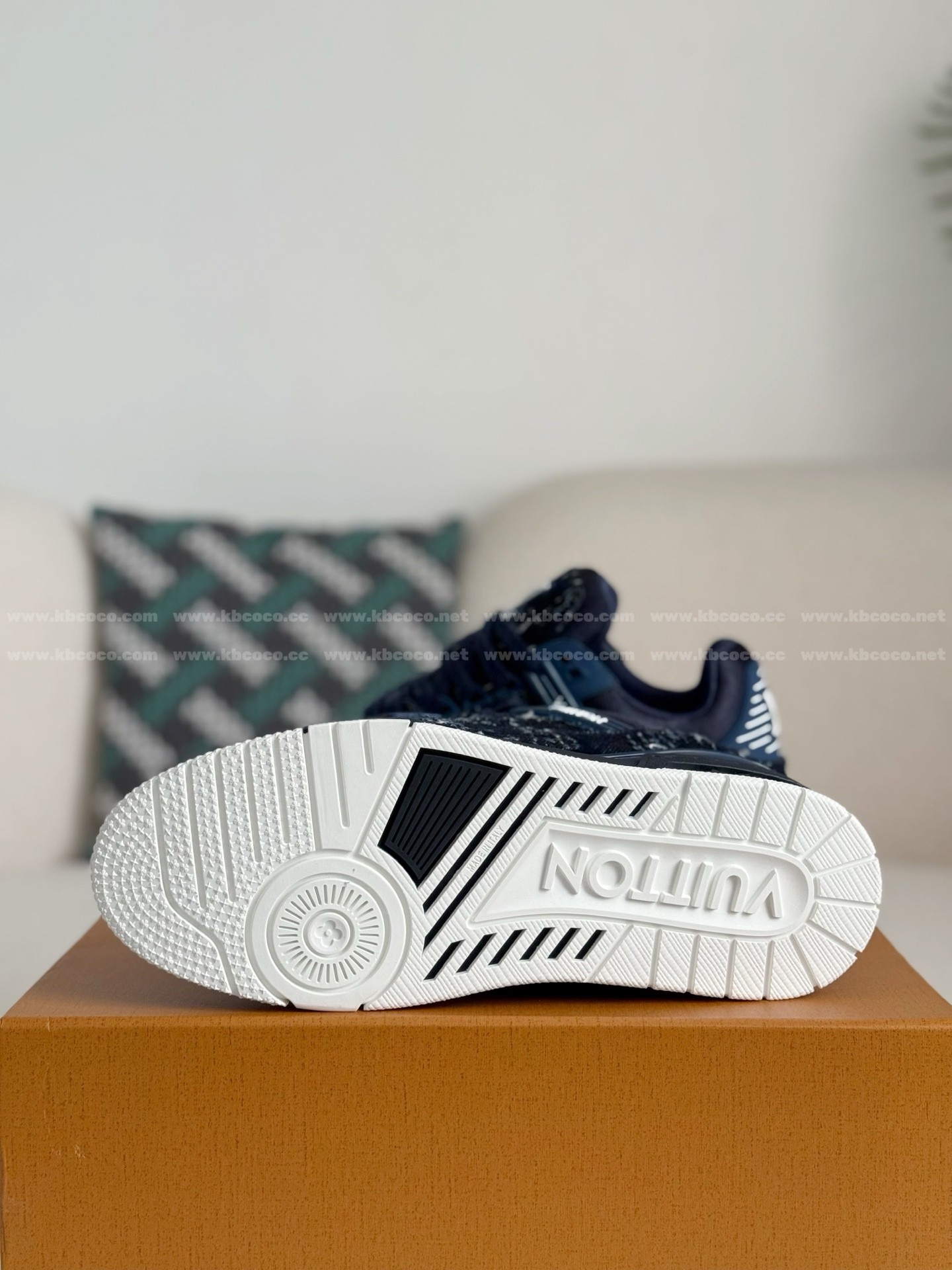 【#5802】 LOUIS VUITTON TRAINER SNEAKERS