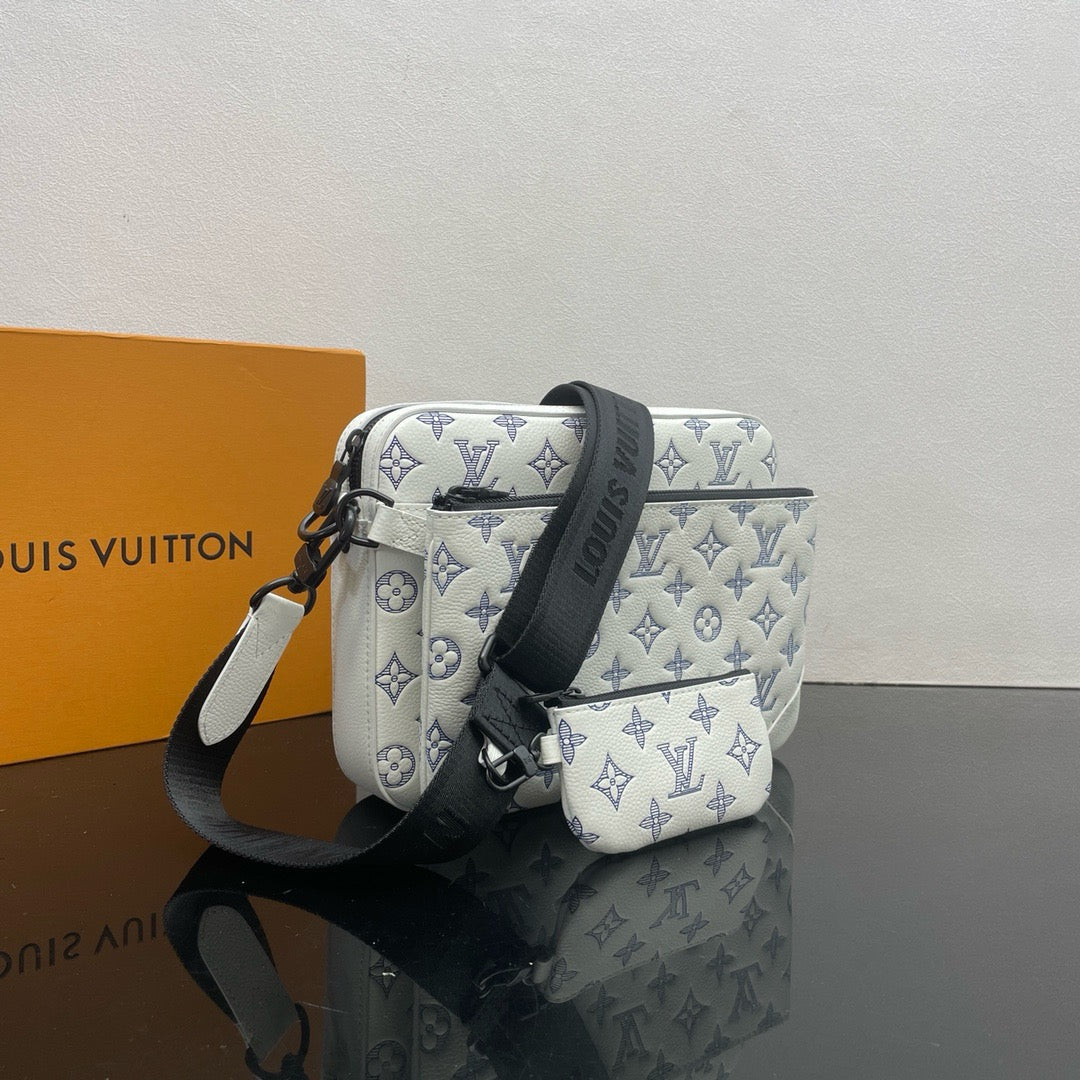 LOUIS VUITTON TrioMessenger Postman bag/top quality M24754
