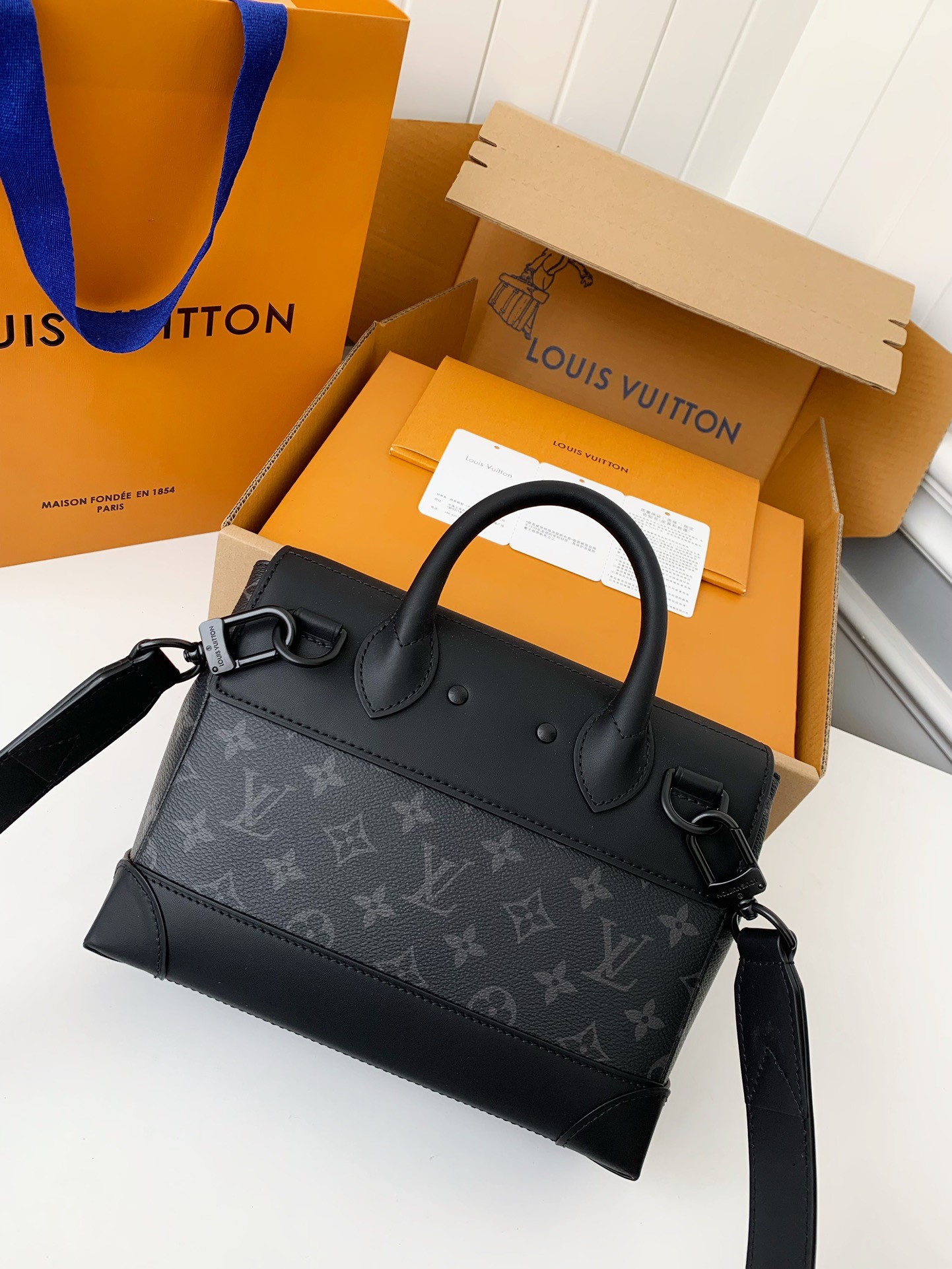 Louis Vuitton's new Sac Plat HorizontalZippé men's black flower briefcase M45165