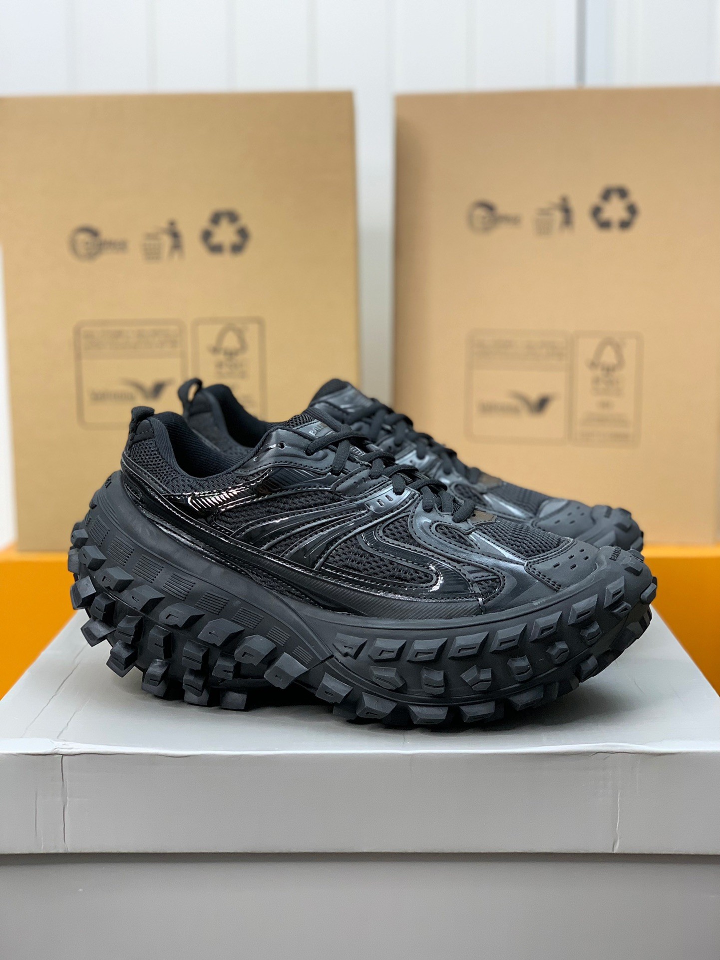 Balenciaga Bouncer Screw Sneakers
