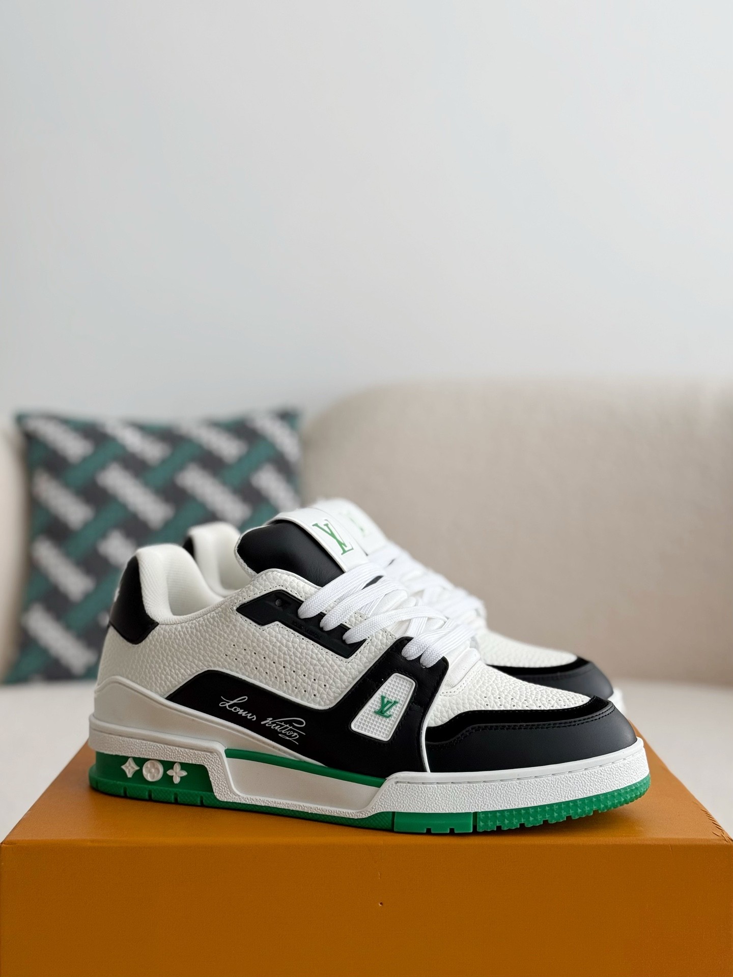 [#3722」 LOUIS VUITTON TRAINER SNEAKERS