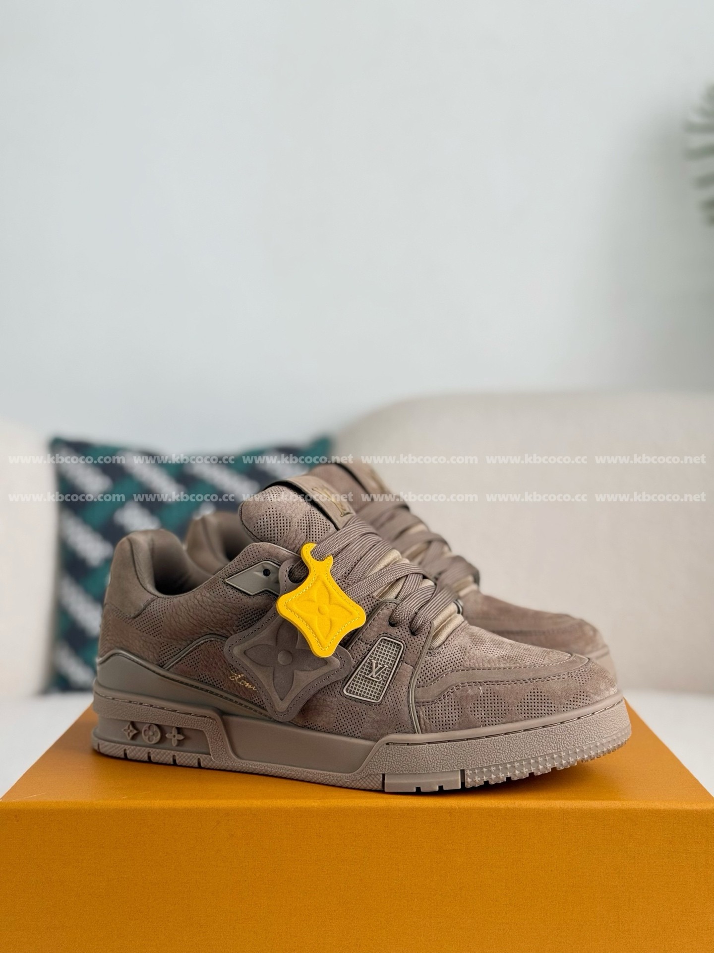【#4873】 LOUIS VUITTON TRAINER SNEAKERS