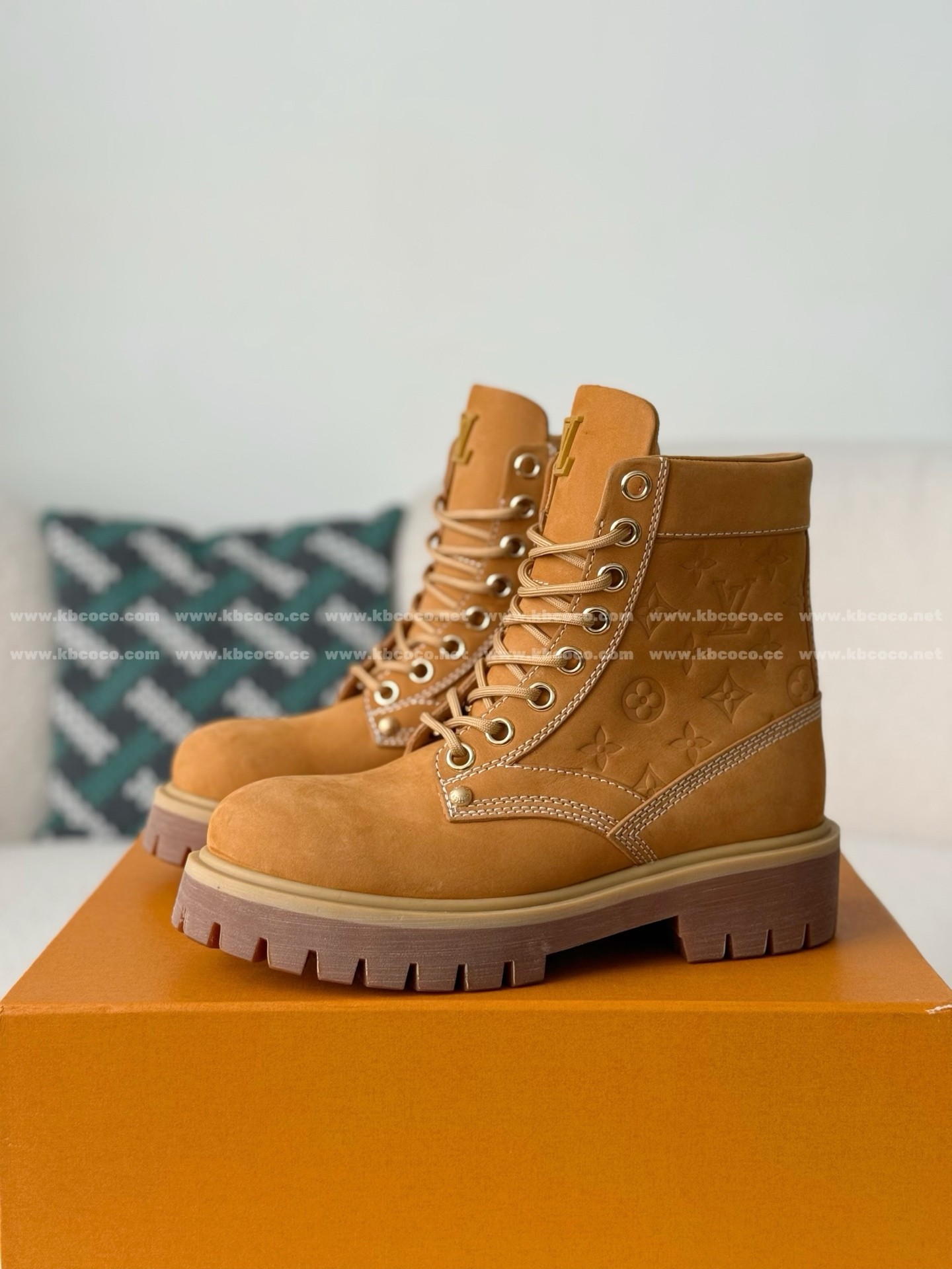 【#6168】 LOUIS VUITTON RANGER LEATHER ANKLE BOOTS