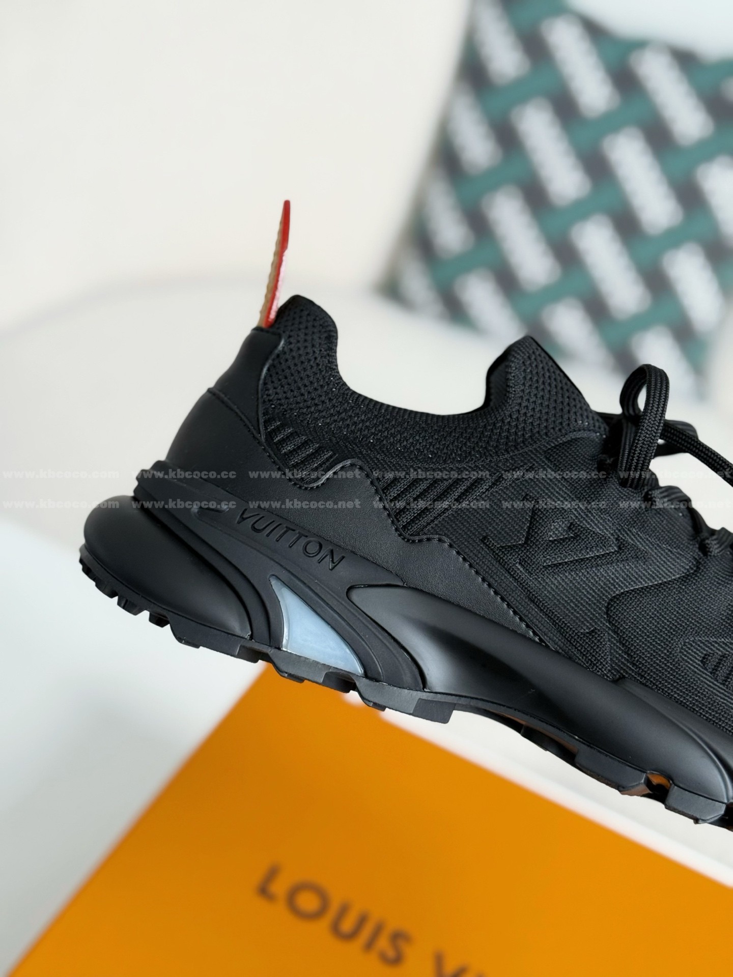 【#5969】 LOUIS VUITTON RUNNER TATIC SNEAKERS