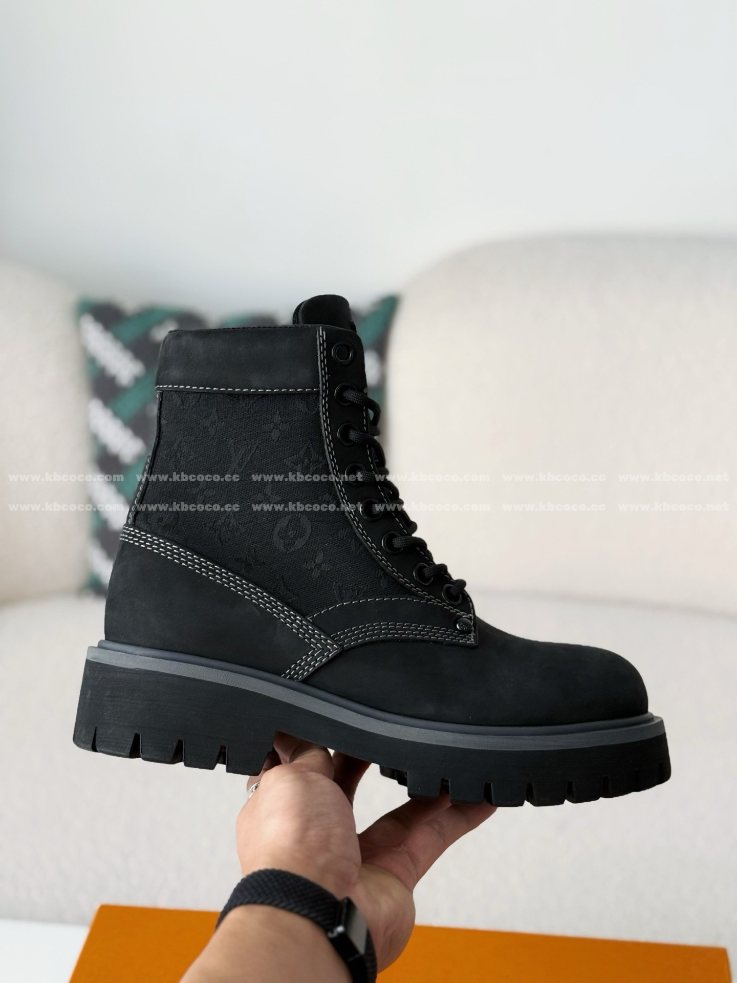 【#6167】 LOUIS VUITTON RANGER LEATHER ANKLE BOOTS