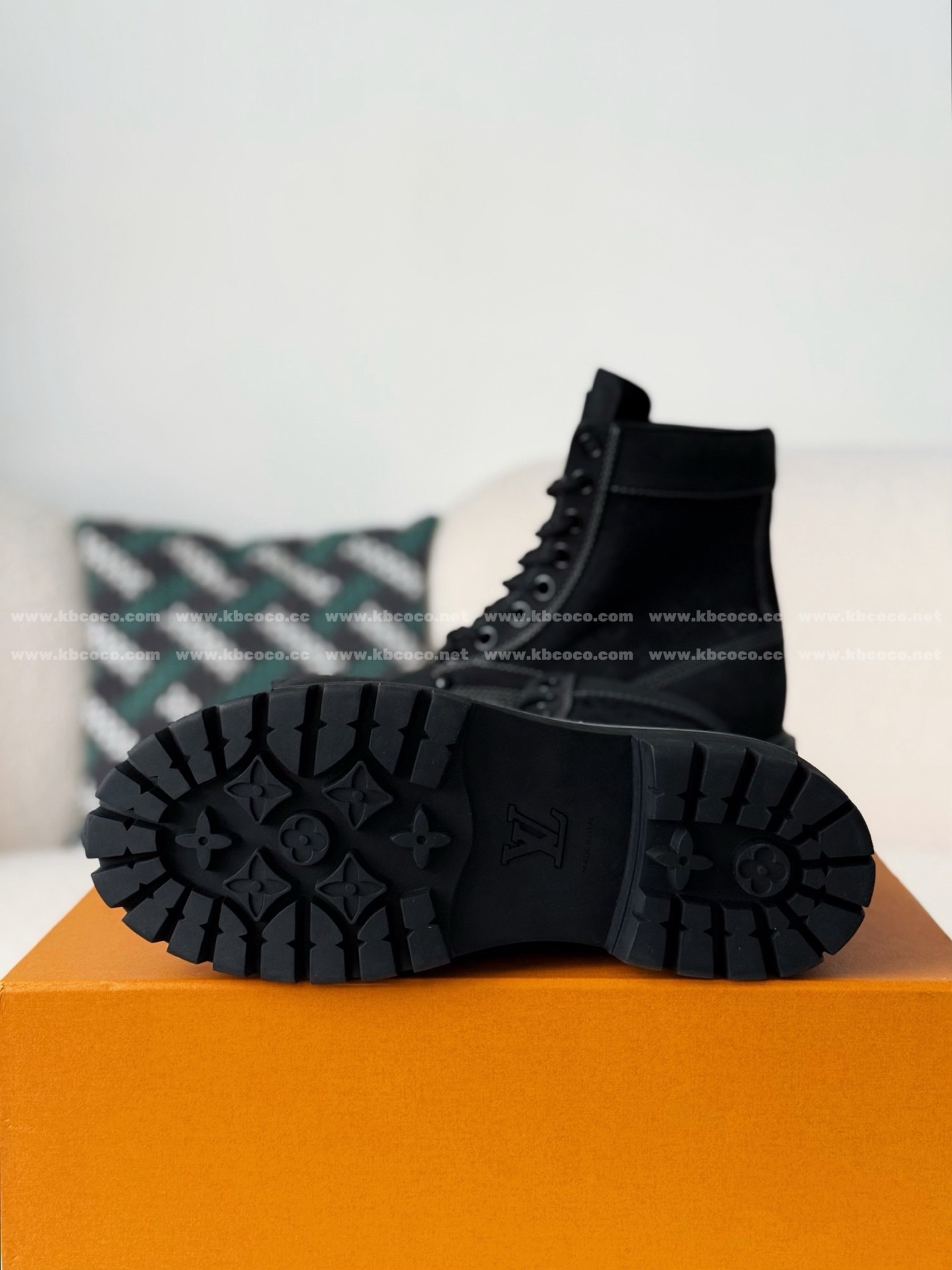 【#6167】 LOUIS VUITTON RANGER LEATHER ANKLE BOOTS