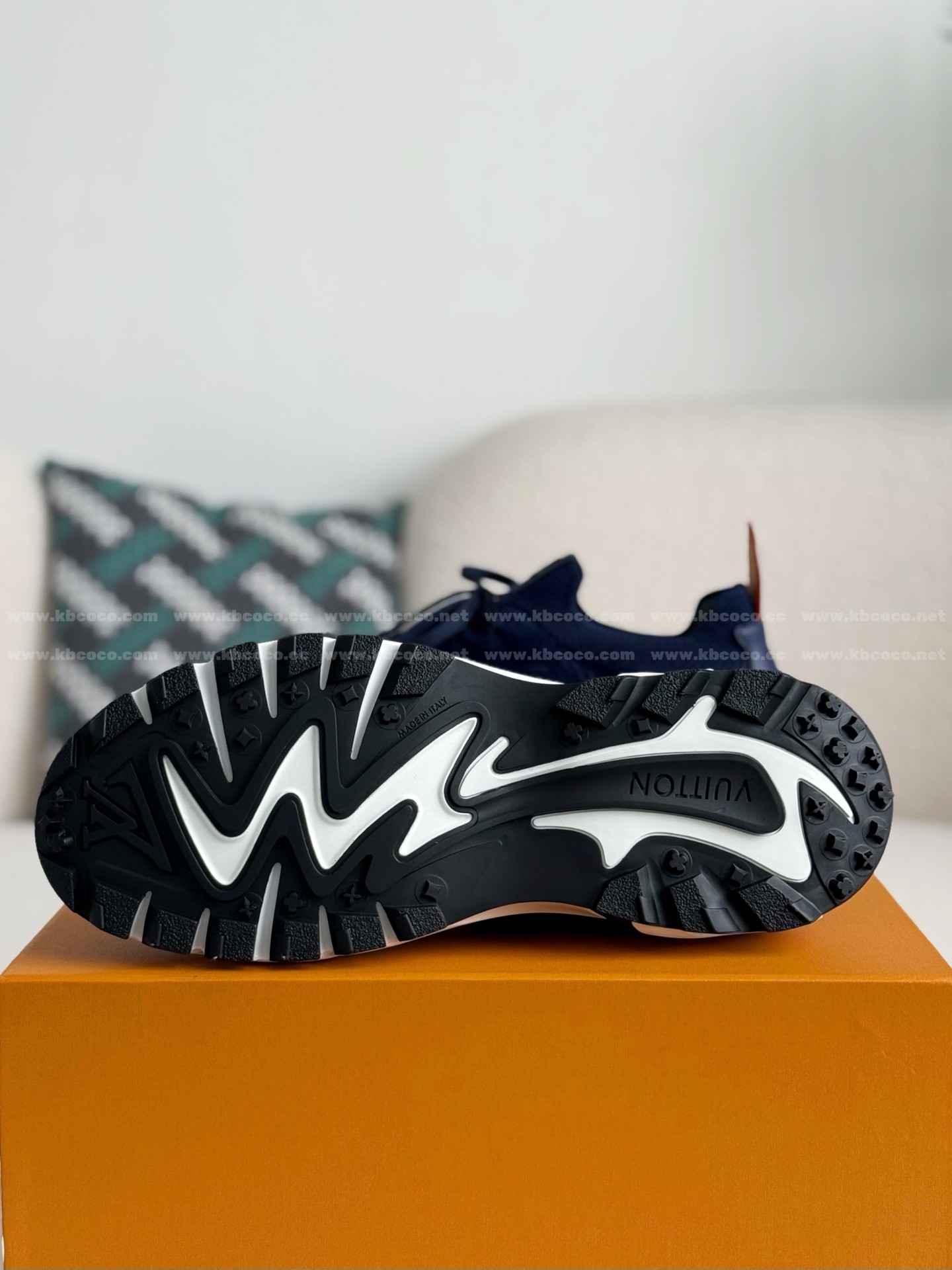 【#5979】 LOUIS VUITTON RUNNER TATIC SNEAKERS