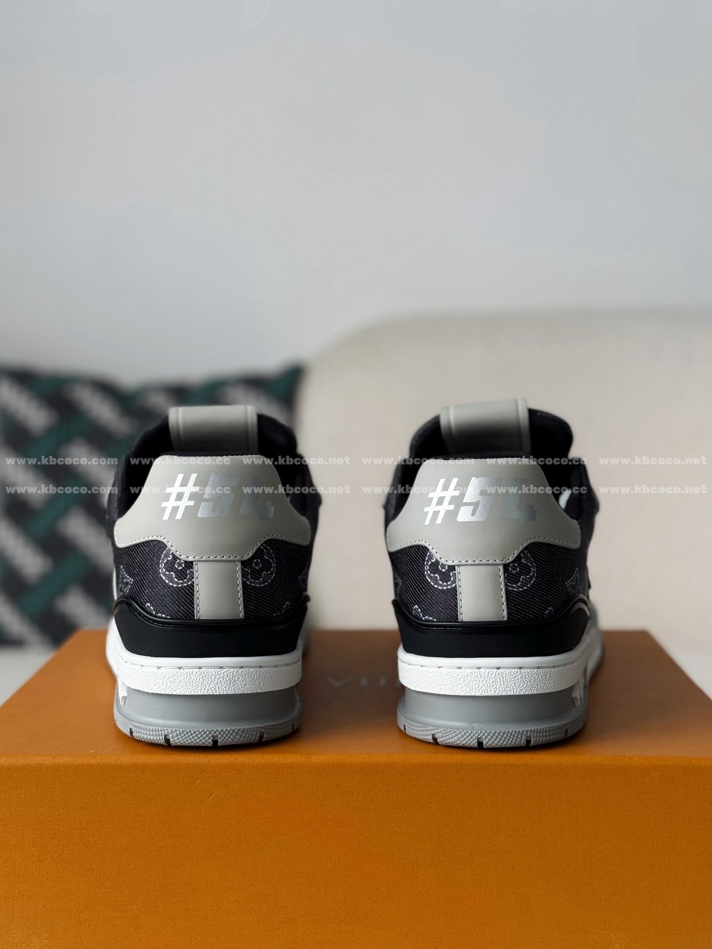 【#6153】LOUIS VUITTON TRAINER SNEAKERS
