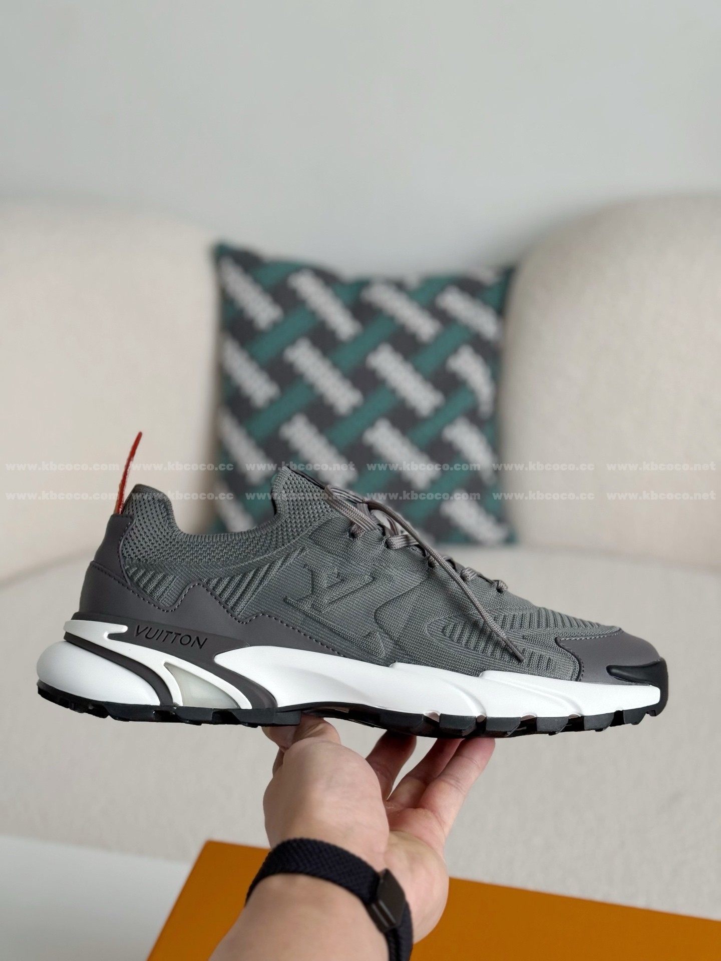 【#5980】LOUIS VUITTON RUNNER TATIC SNEAKERS