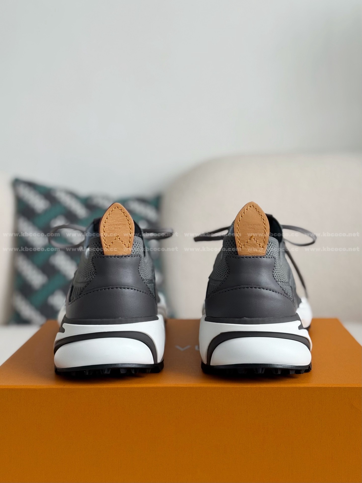 【#5980】LOUIS VUITTON RUNNER TATIC SNEAKERS