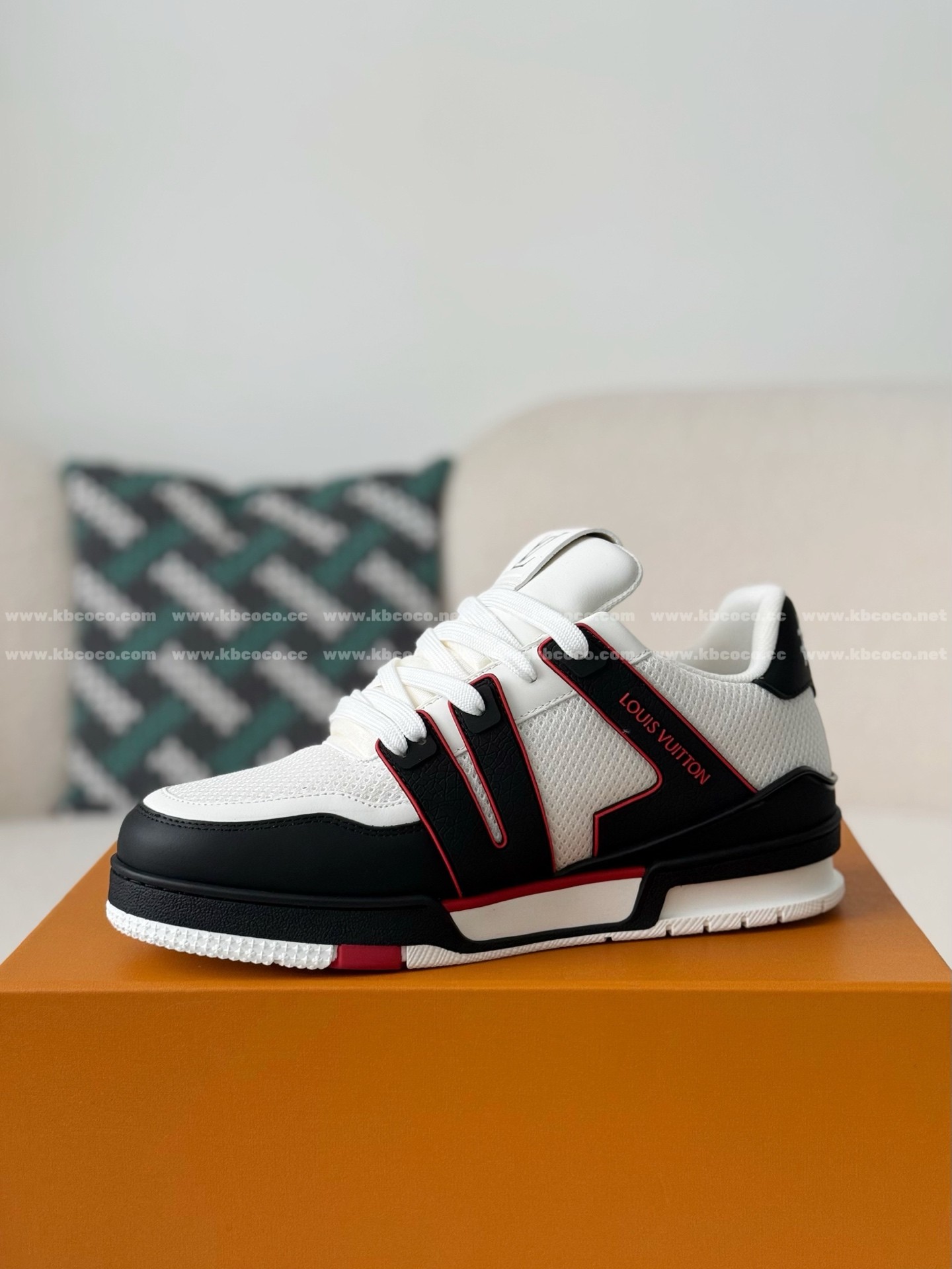 【#6211】 LOUIS VUITTON TRAINER SNEAKERS