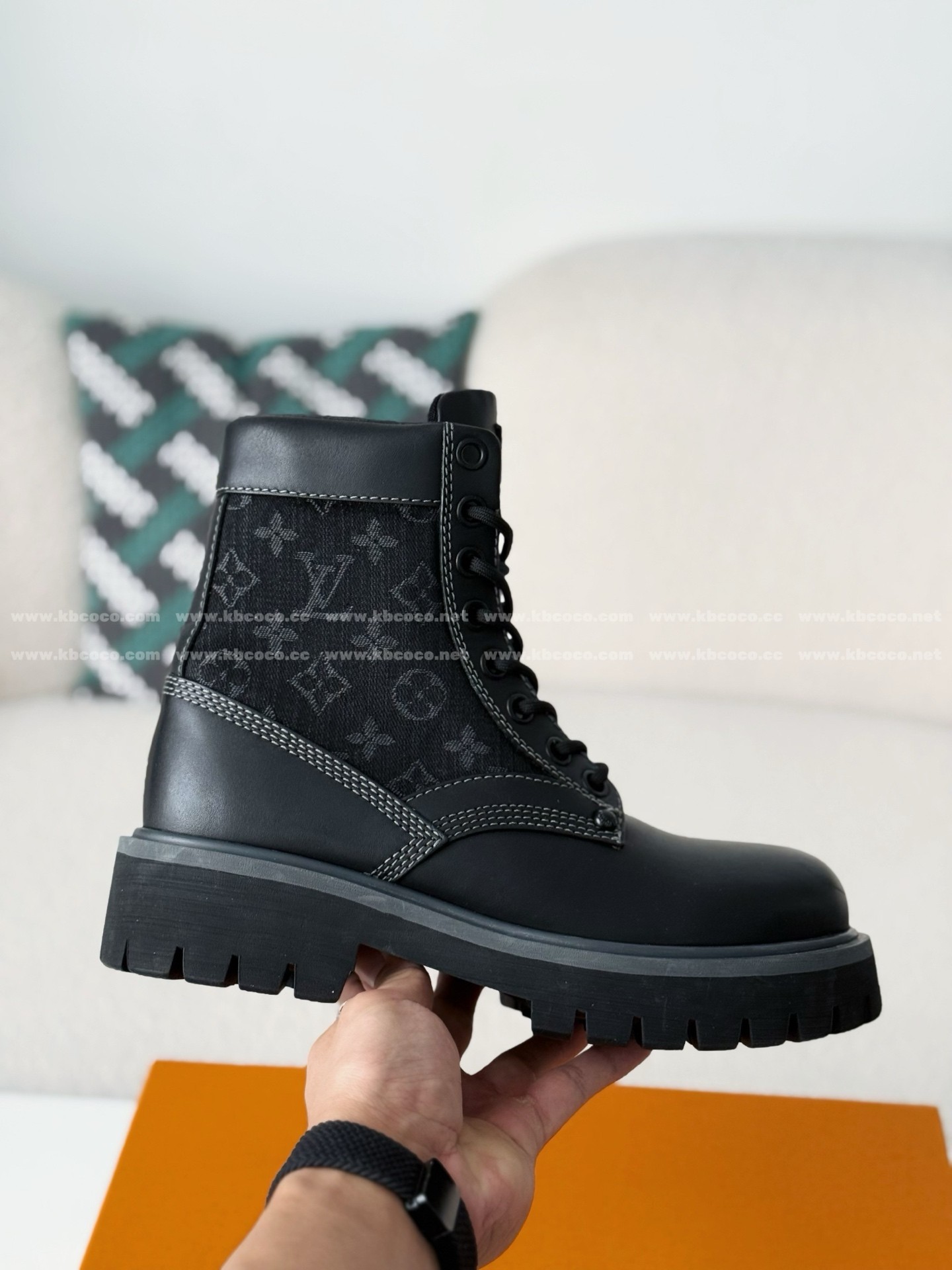 【#6164】LOUIS VUITTON RANGER LEATHER ANKLE BOOTS