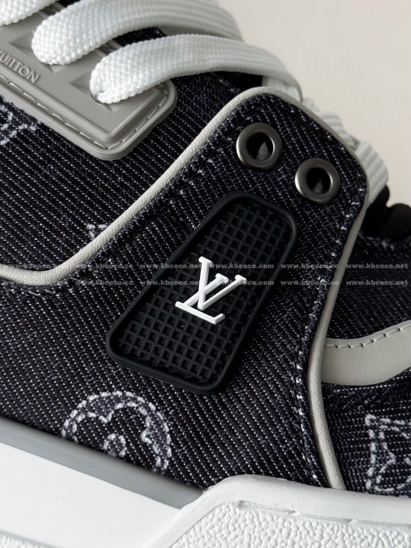 【#6153】LOUIS VUITTON TRAINER SNEAKERS