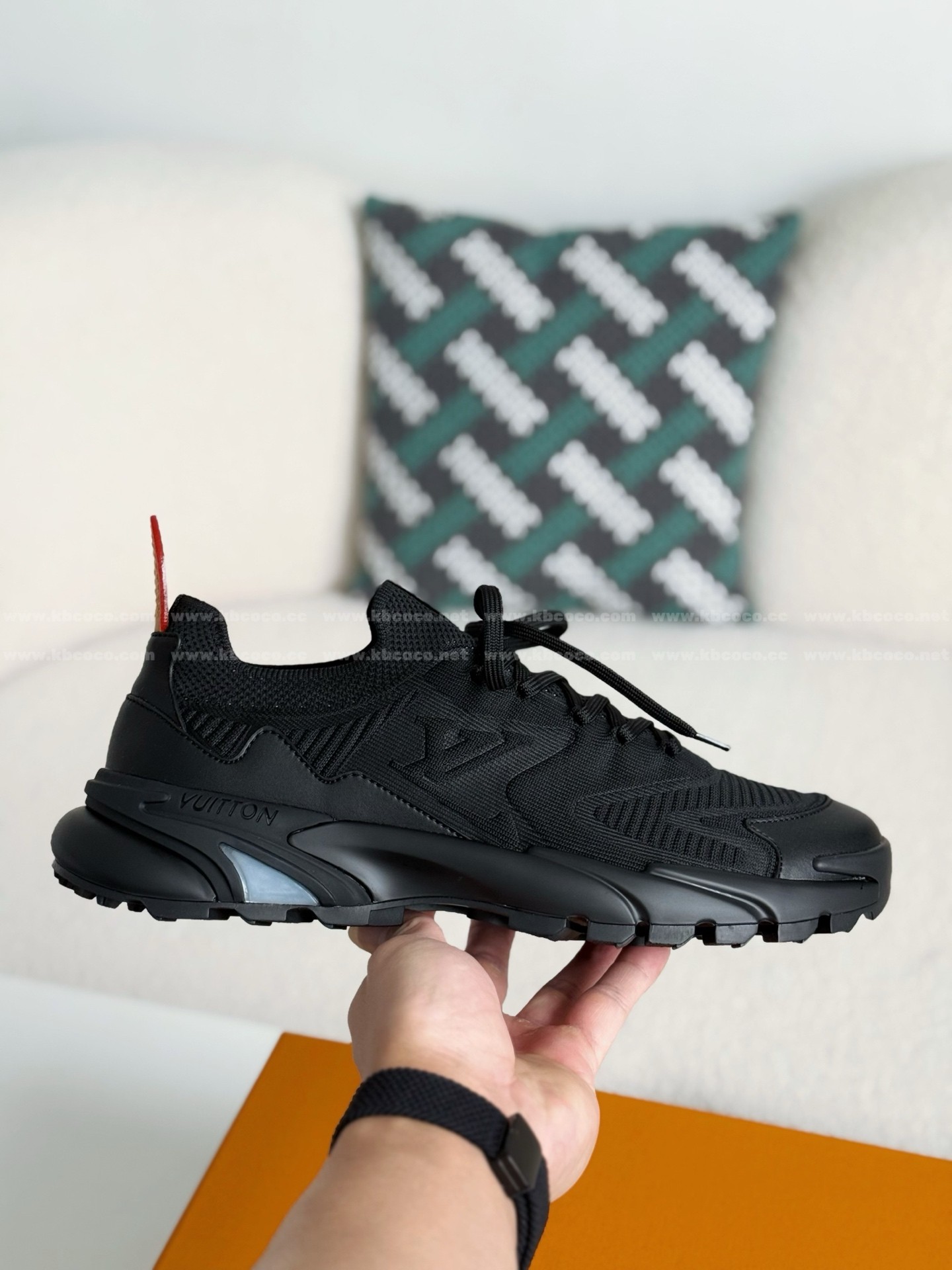 【#5969】 LOUIS VUITTON RUNNER TATIC SNEAKERS