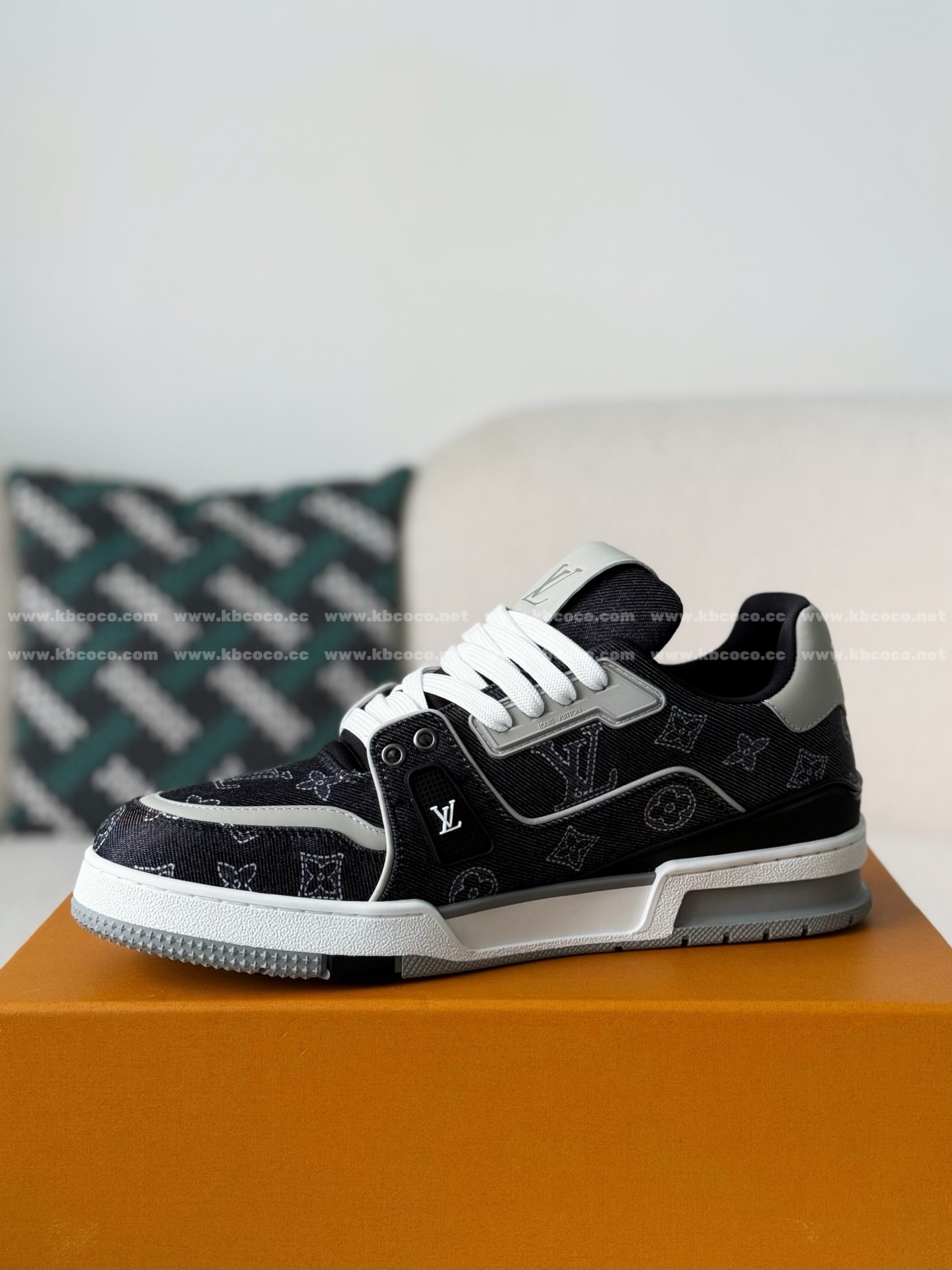 【#6153】LOUIS VUITTON TRAINER SNEAKERS