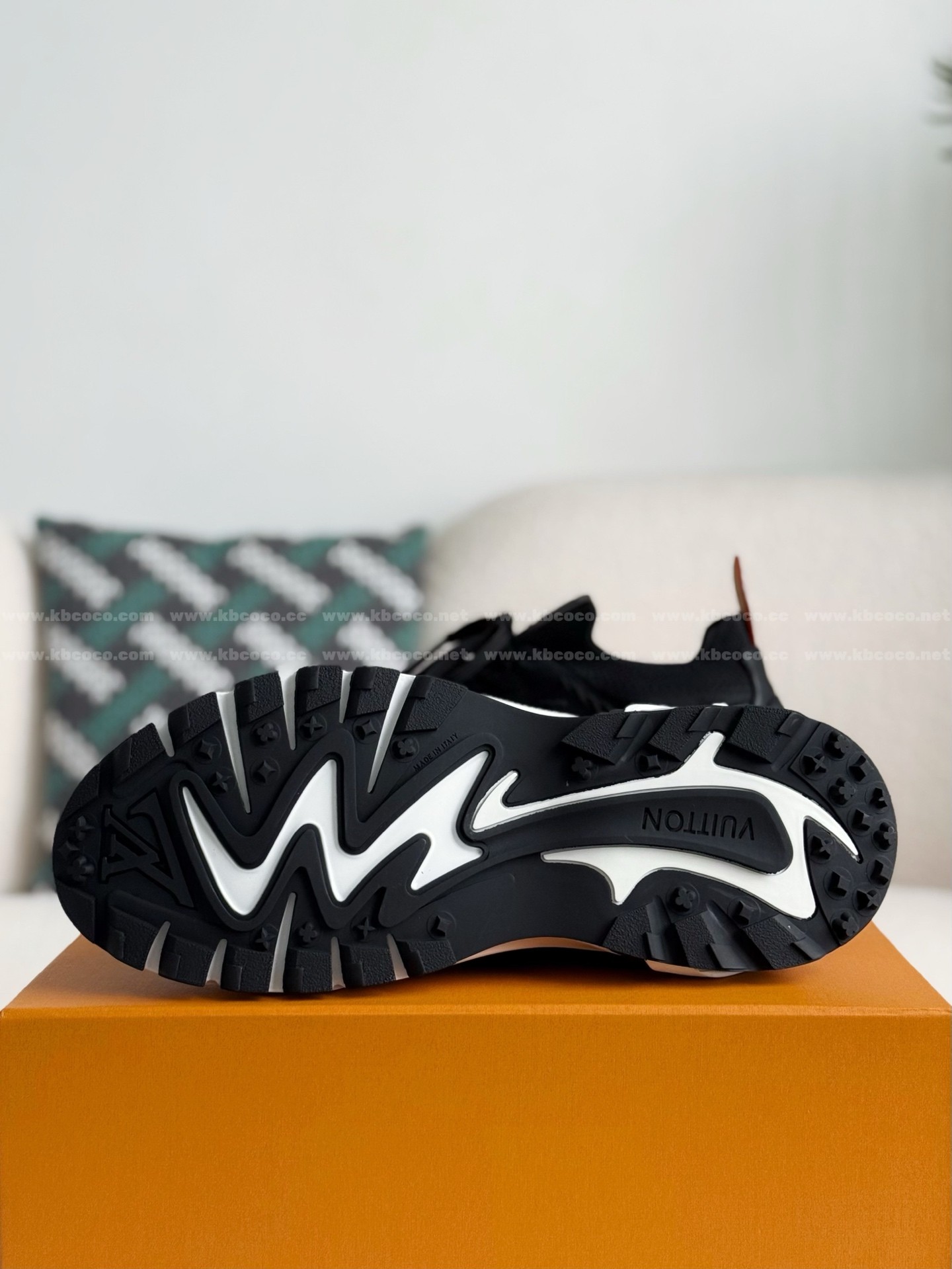 【#5967】 LOUIS VUITTON RUNNER TATIC SNEAKERS