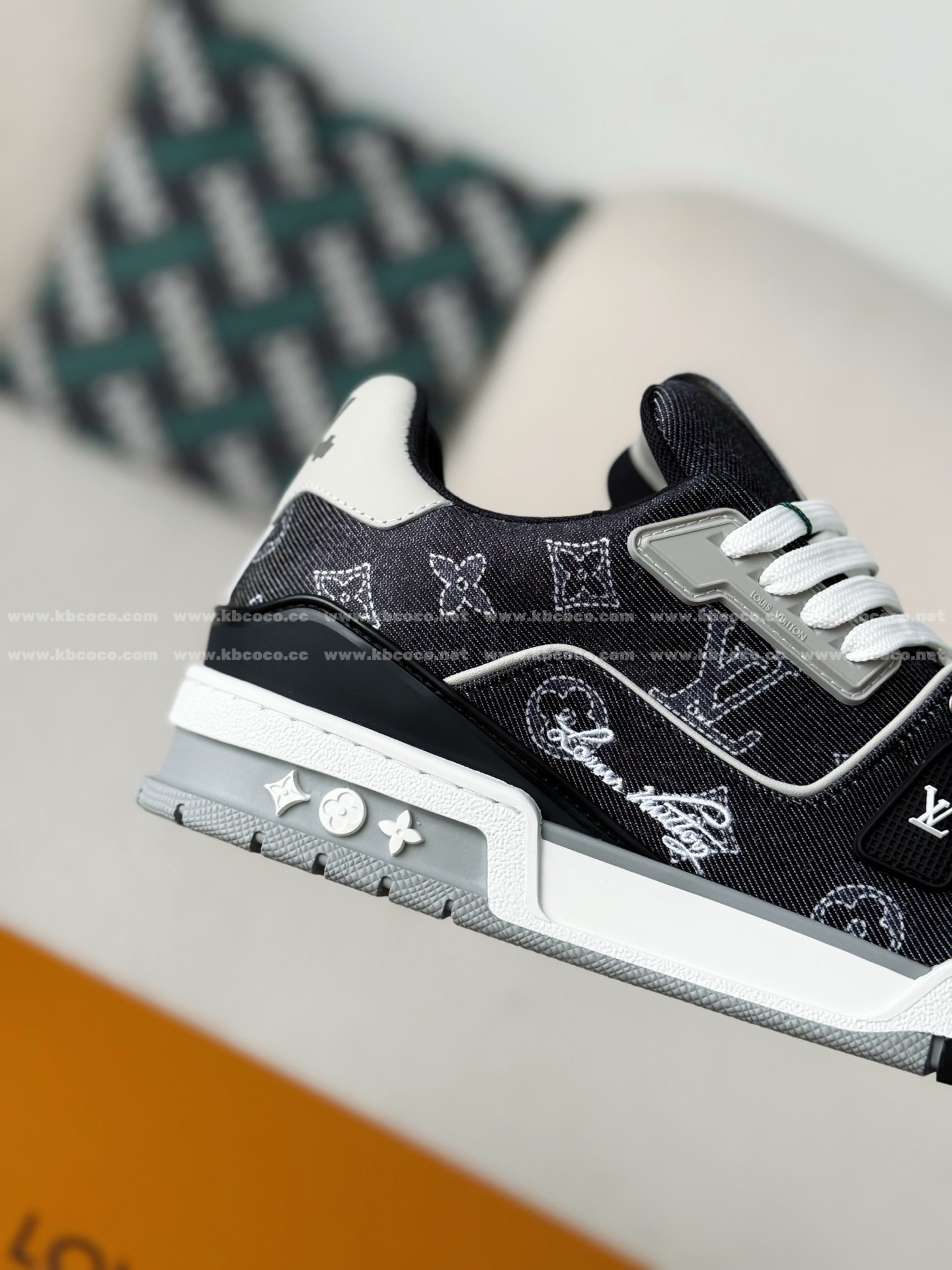 【#6153】LOUIS VUITTON TRAINER SNEAKERS