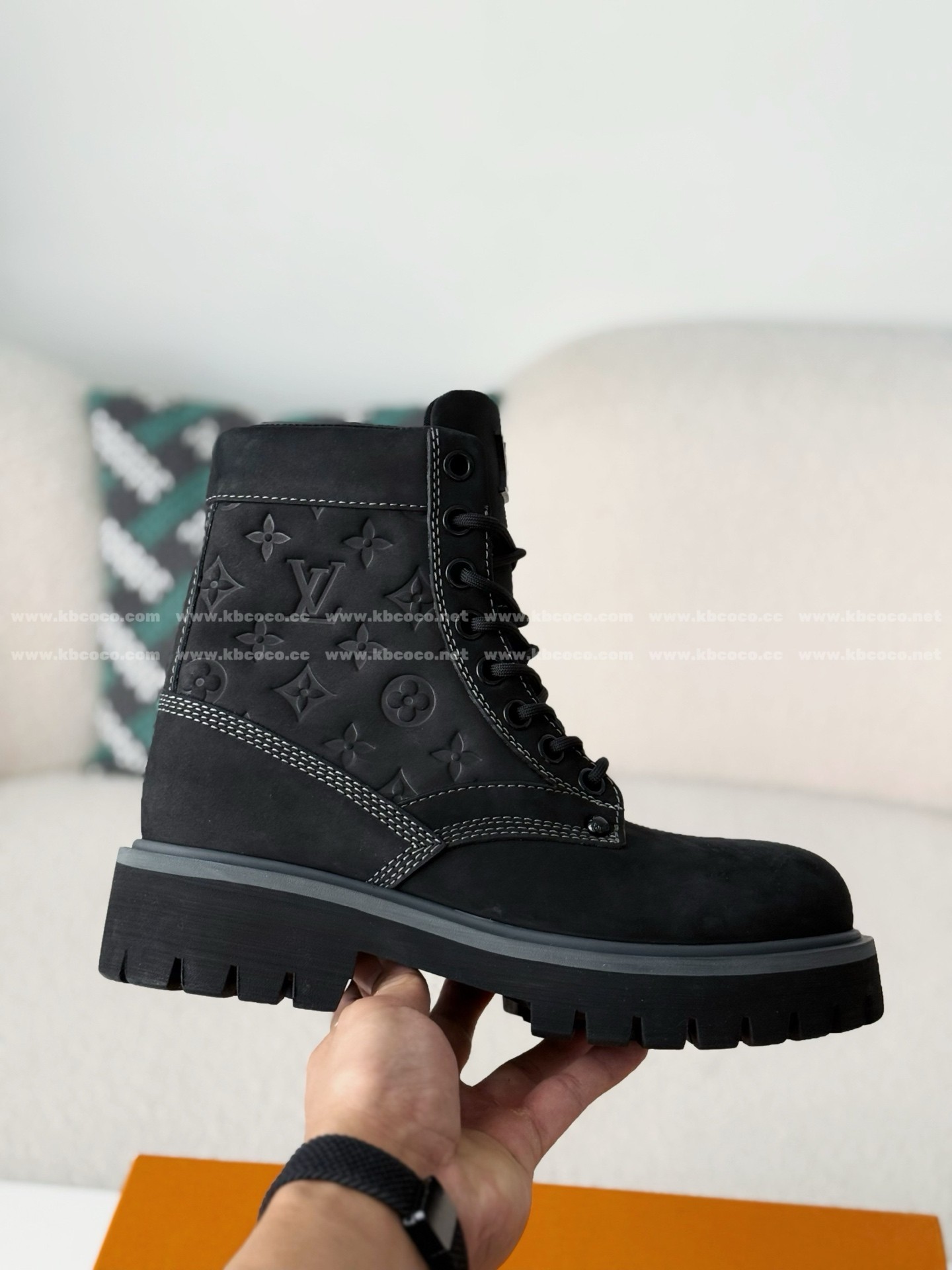 【#6165】LOUIS VUITTON RANGER LEATHER ANKLE BOOTS