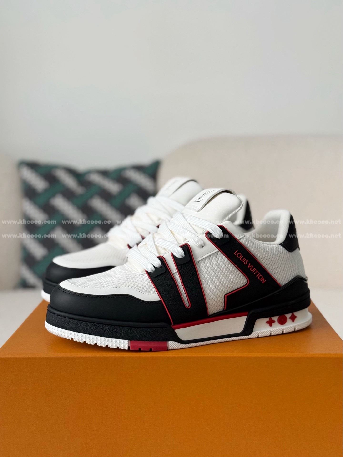 【#6211】 LOUIS VUITTON TRAINER SNEAKERS