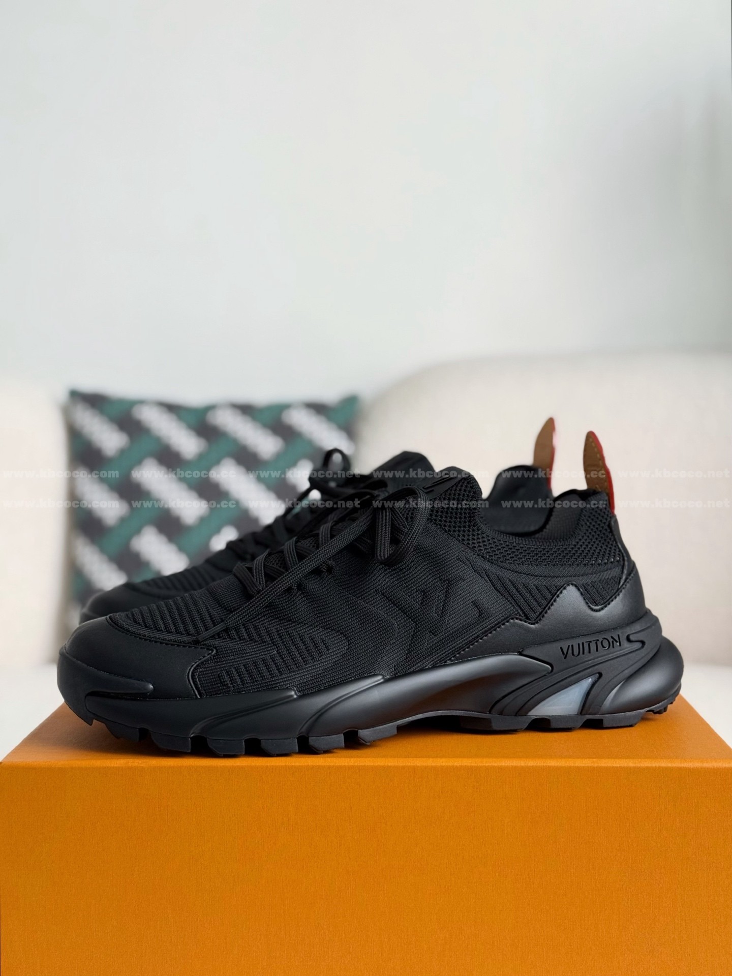 【#5969】 LOUIS VUITTON RUNNER TATIC SNEAKERS