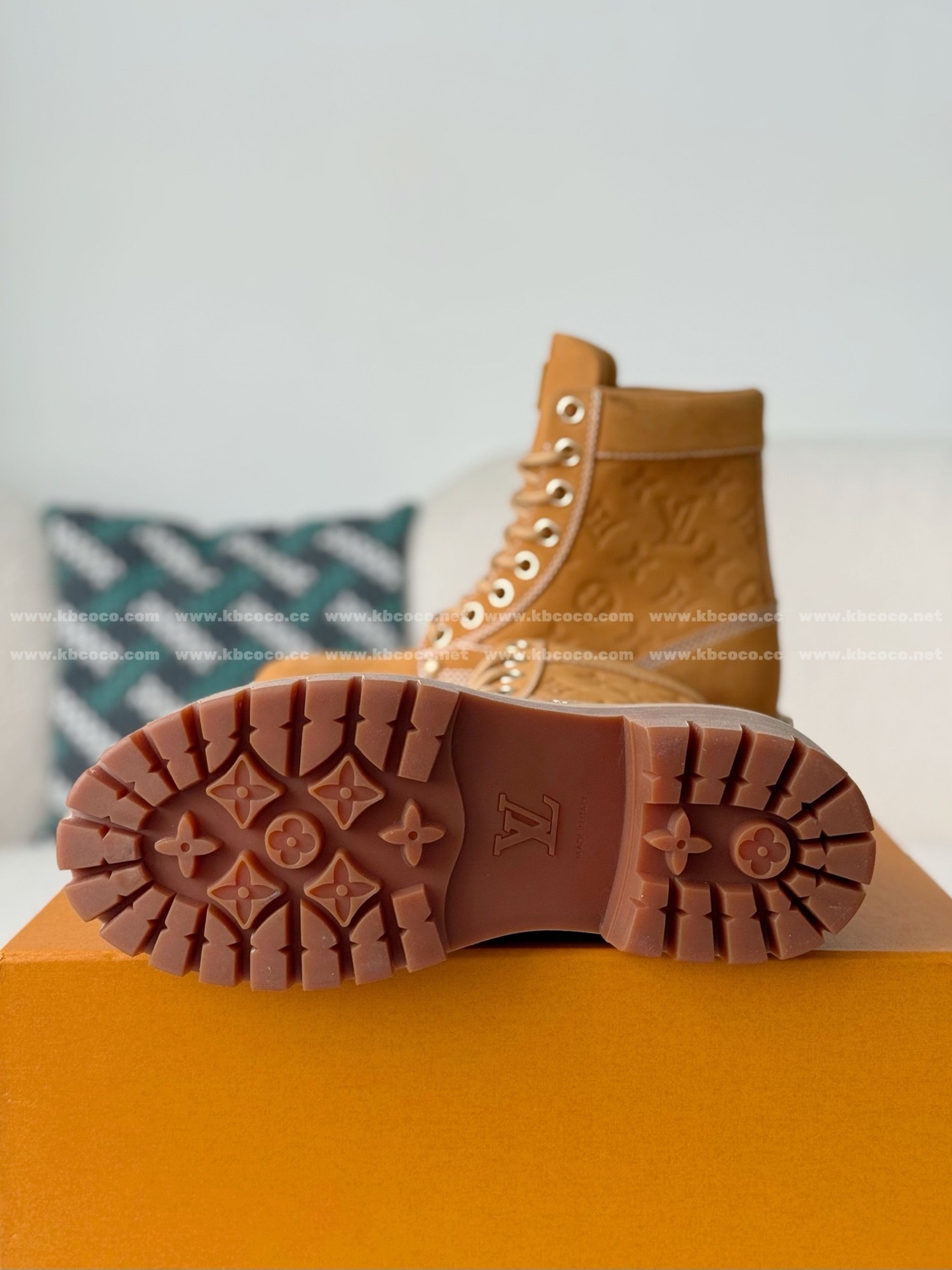 【#6168】 LOUIS VUITTON RANGER LEATHER ANKLE BOOTS