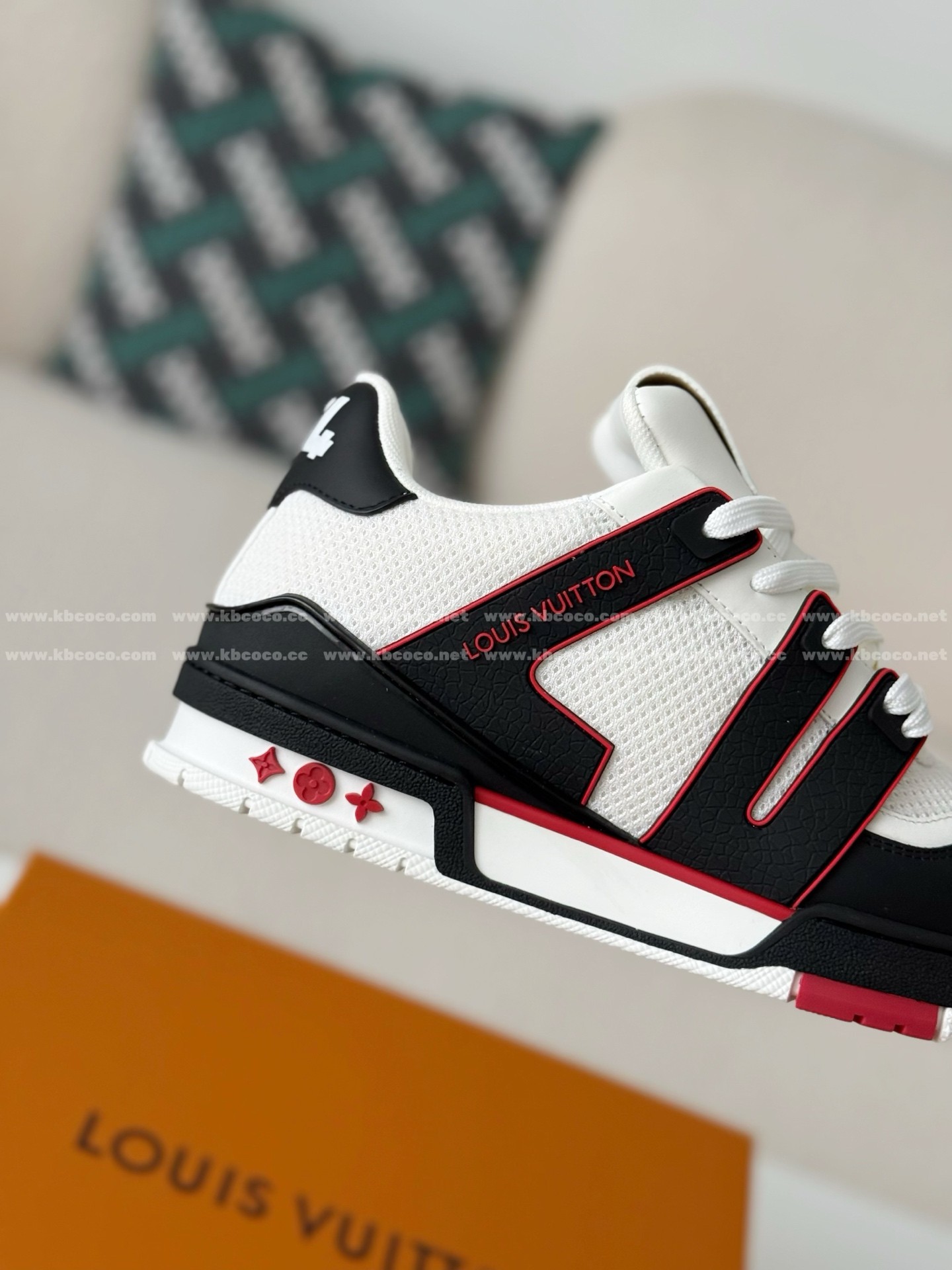 【#6211】 LOUIS VUITTON TRAINER SNEAKERS