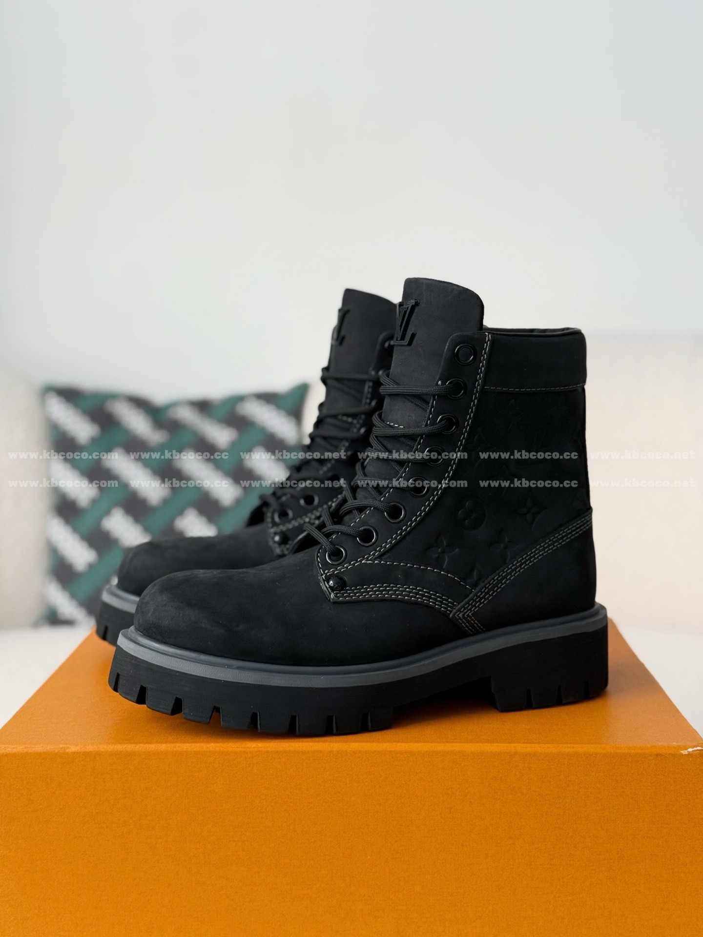 【#6165】LOUIS VUITTON RANGER LEATHER ANKLE BOOTS