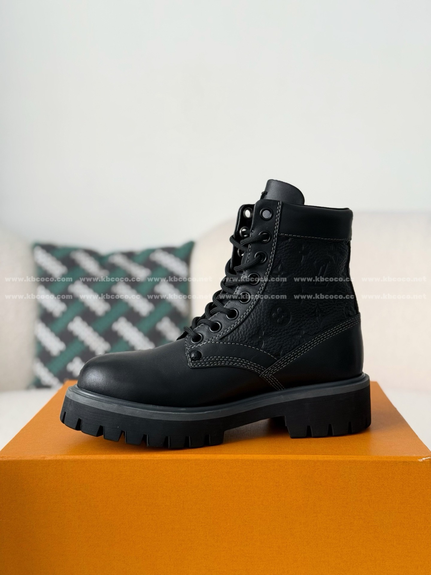 【#6166】LOUIS VUITTON RANGER LEATHER ANKLE BOOTS