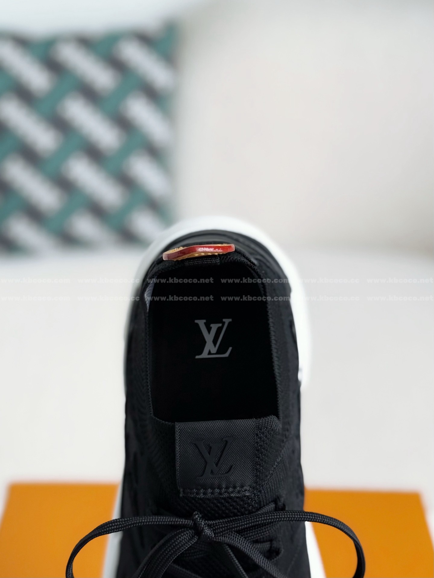 【#5967】 LOUIS VUITTON RUNNER TATIC SNEAKERS