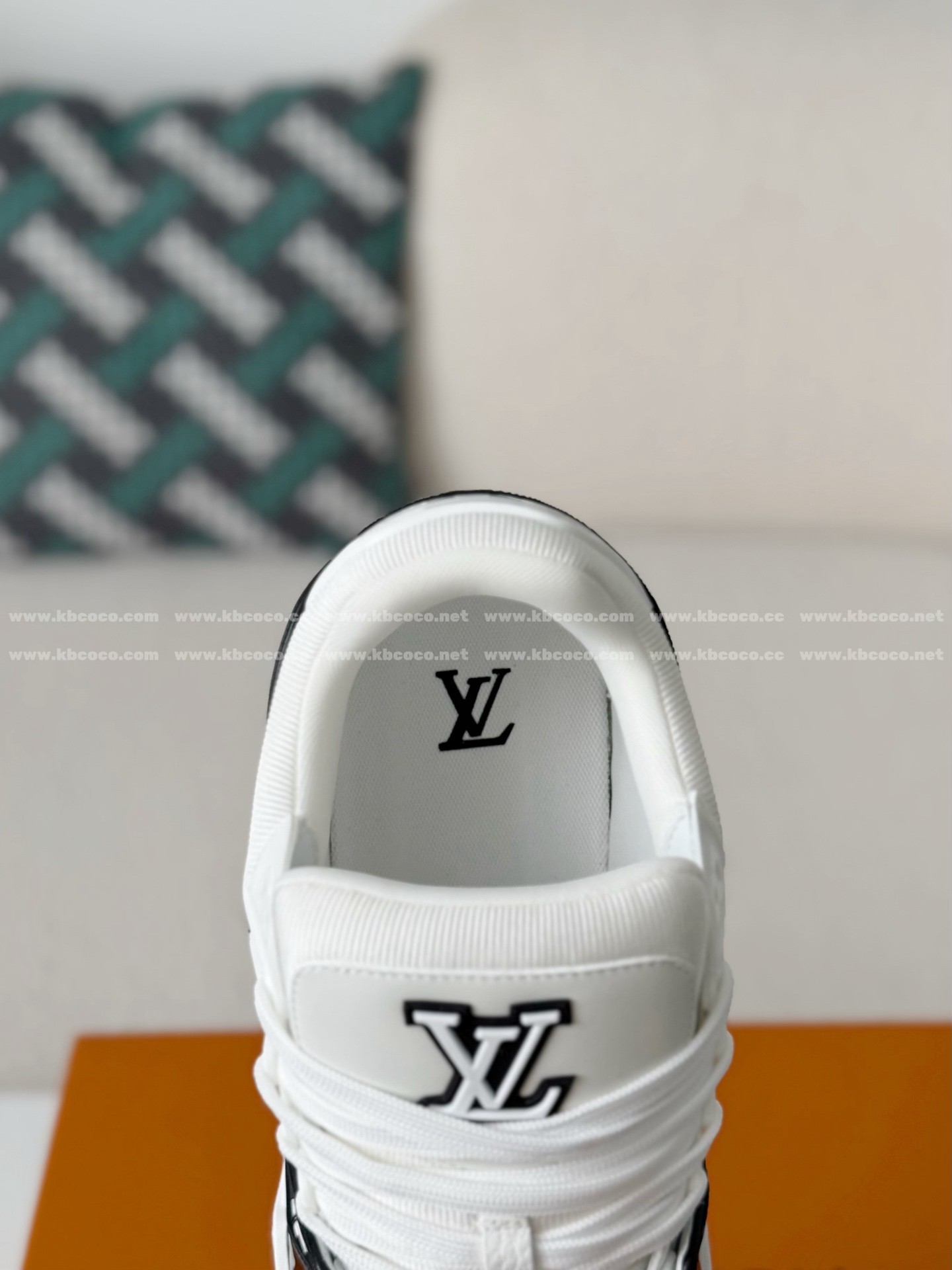 【#6237】LOUIS VUITTON TRAINER SNEAKERS