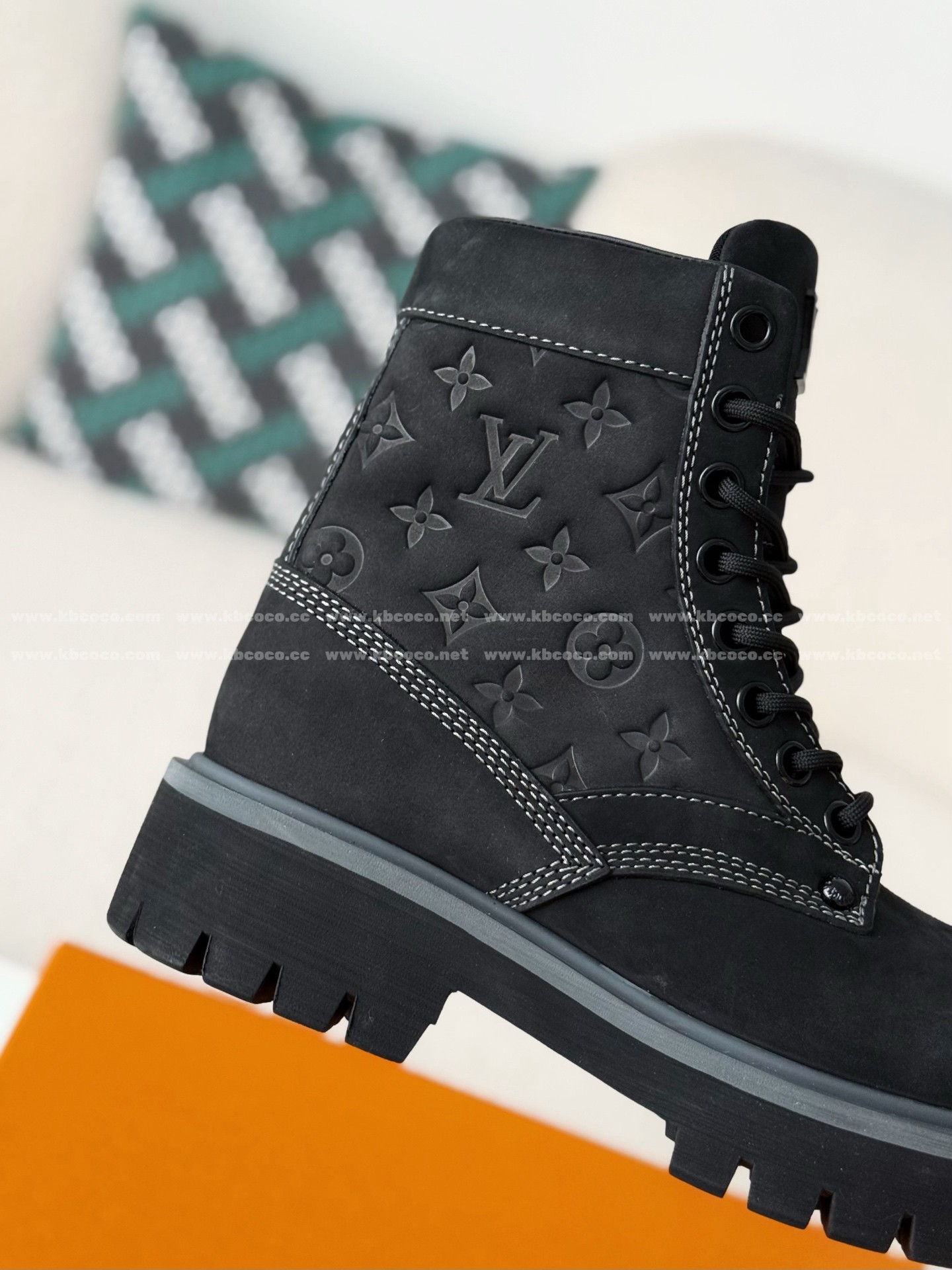 【#6165】LOUIS VUITTON RANGER LEATHER ANKLE BOOTS