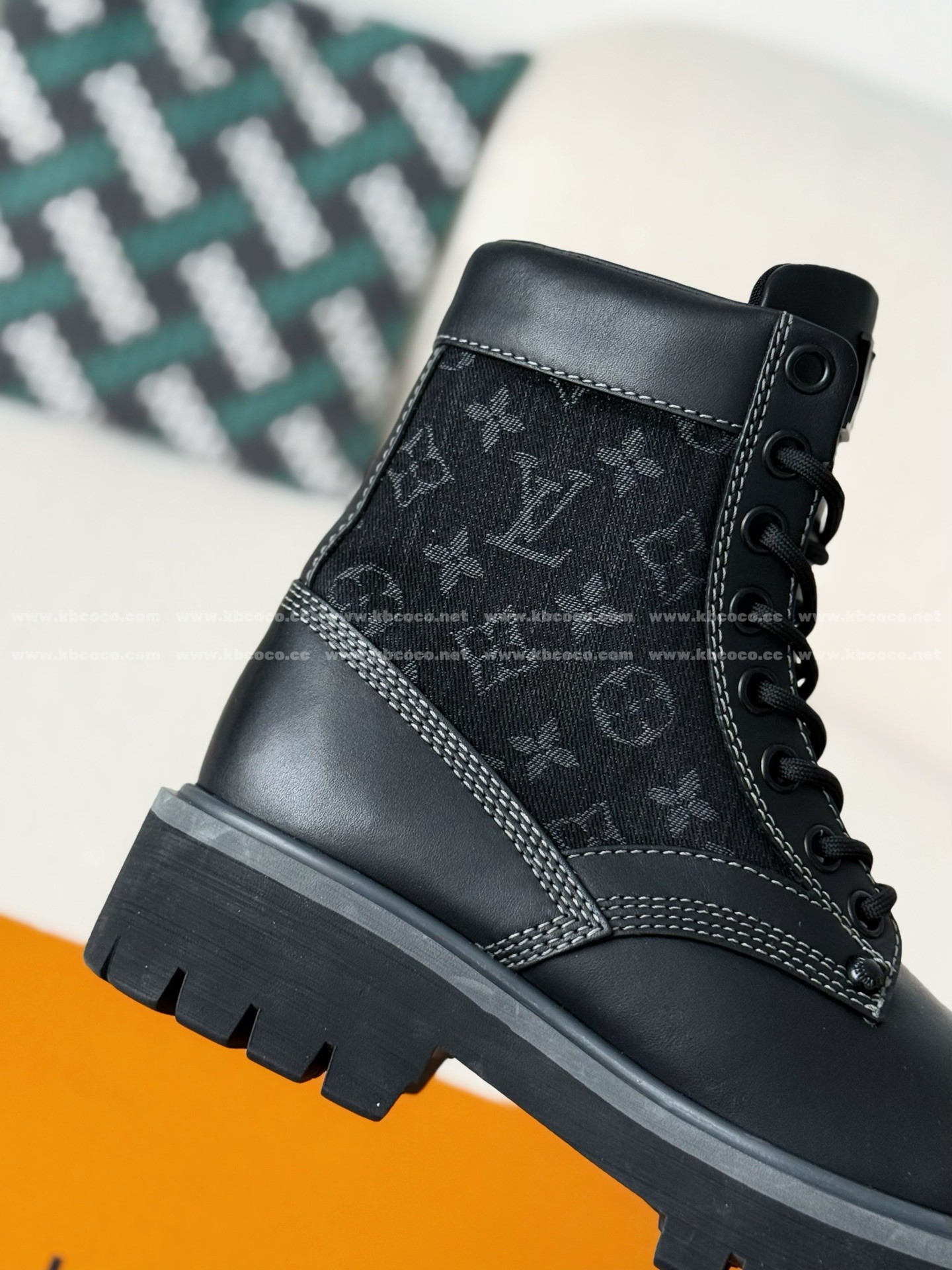 【#6164】LOUIS VUITTON RANGER LEATHER ANKLE BOOTS