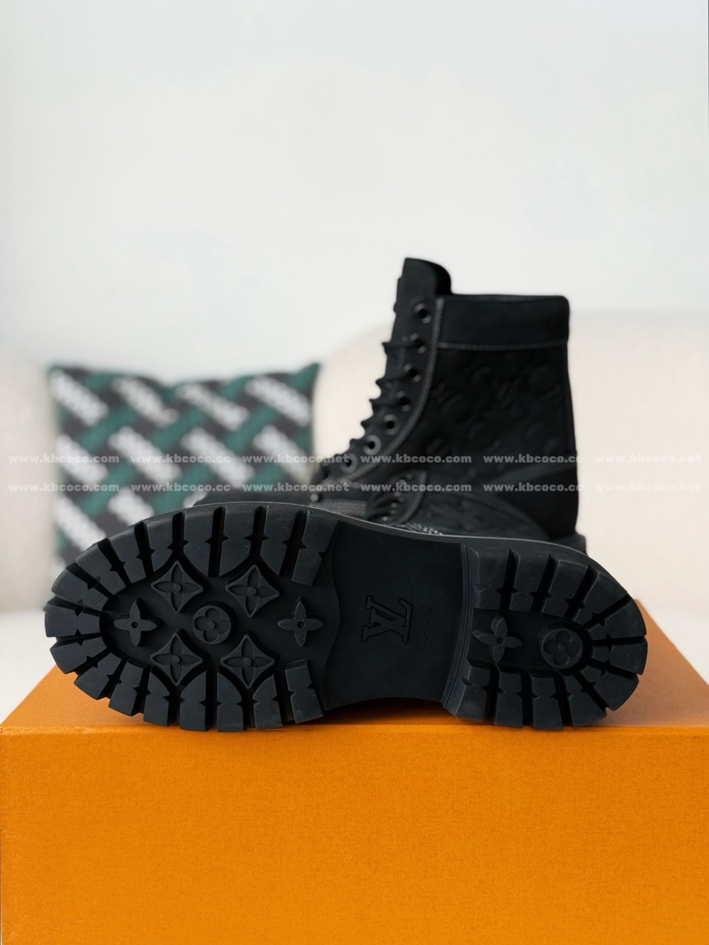 【#6165】LOUIS VUITTON RANGER LEATHER ANKLE BOOTS