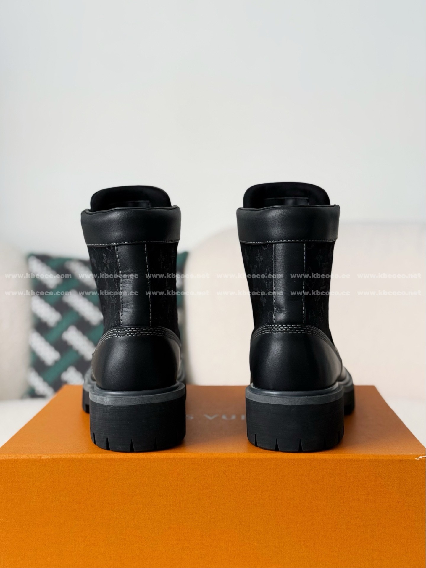 【#6164】LOUIS VUITTON RANGER LEATHER ANKLE BOOTS