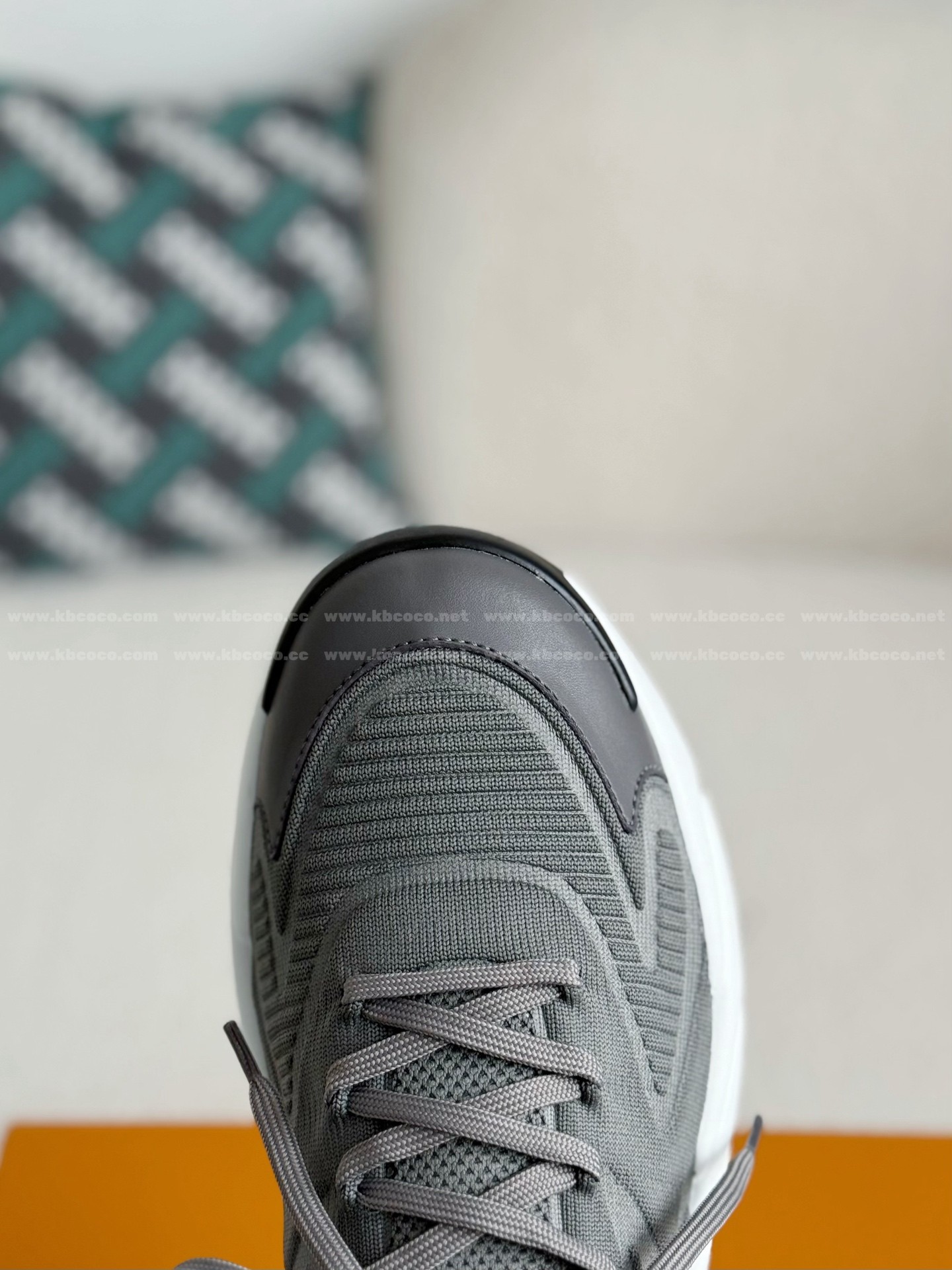 【#5980】LOUIS VUITTON RUNNER TATIC SNEAKERS