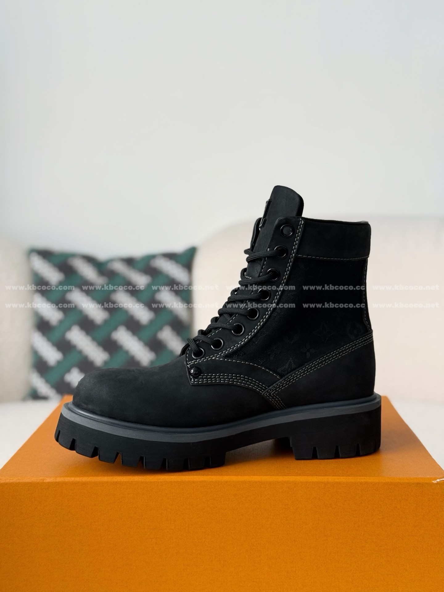 【#6167】 LOUIS VUITTON RANGER LEATHER ANKLE BOOTS