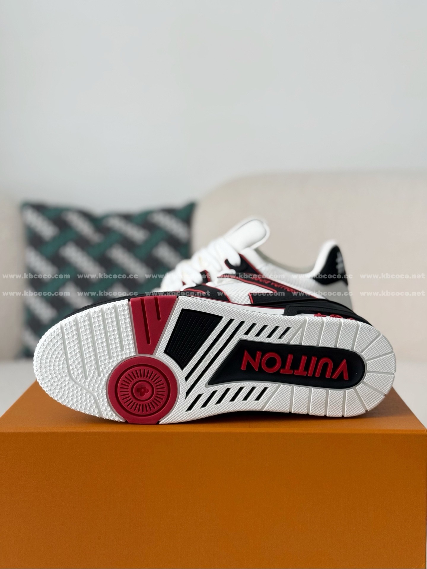 【#6211】 LOUIS VUITTON TRAINER SNEAKERS