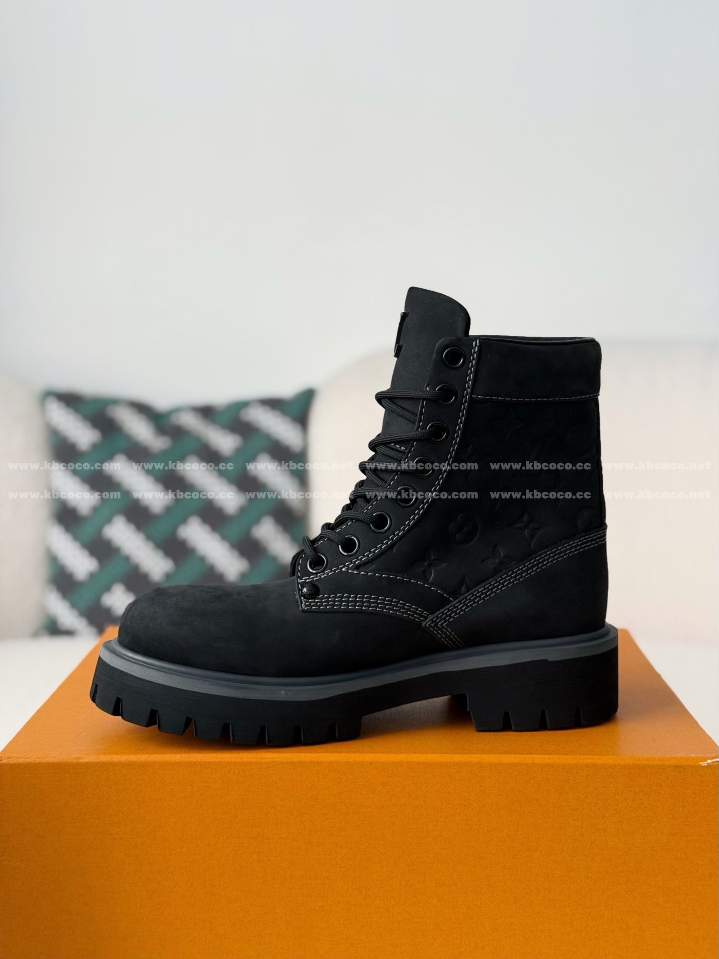 【#6165】LOUIS VUITTON RANGER LEATHER ANKLE BOOTS