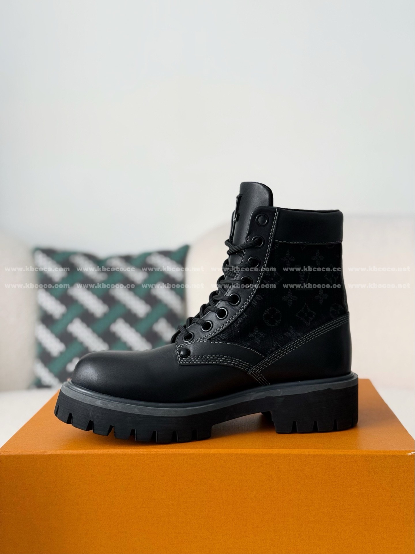【#6164】LOUIS VUITTON RANGER LEATHER ANKLE BOOTS