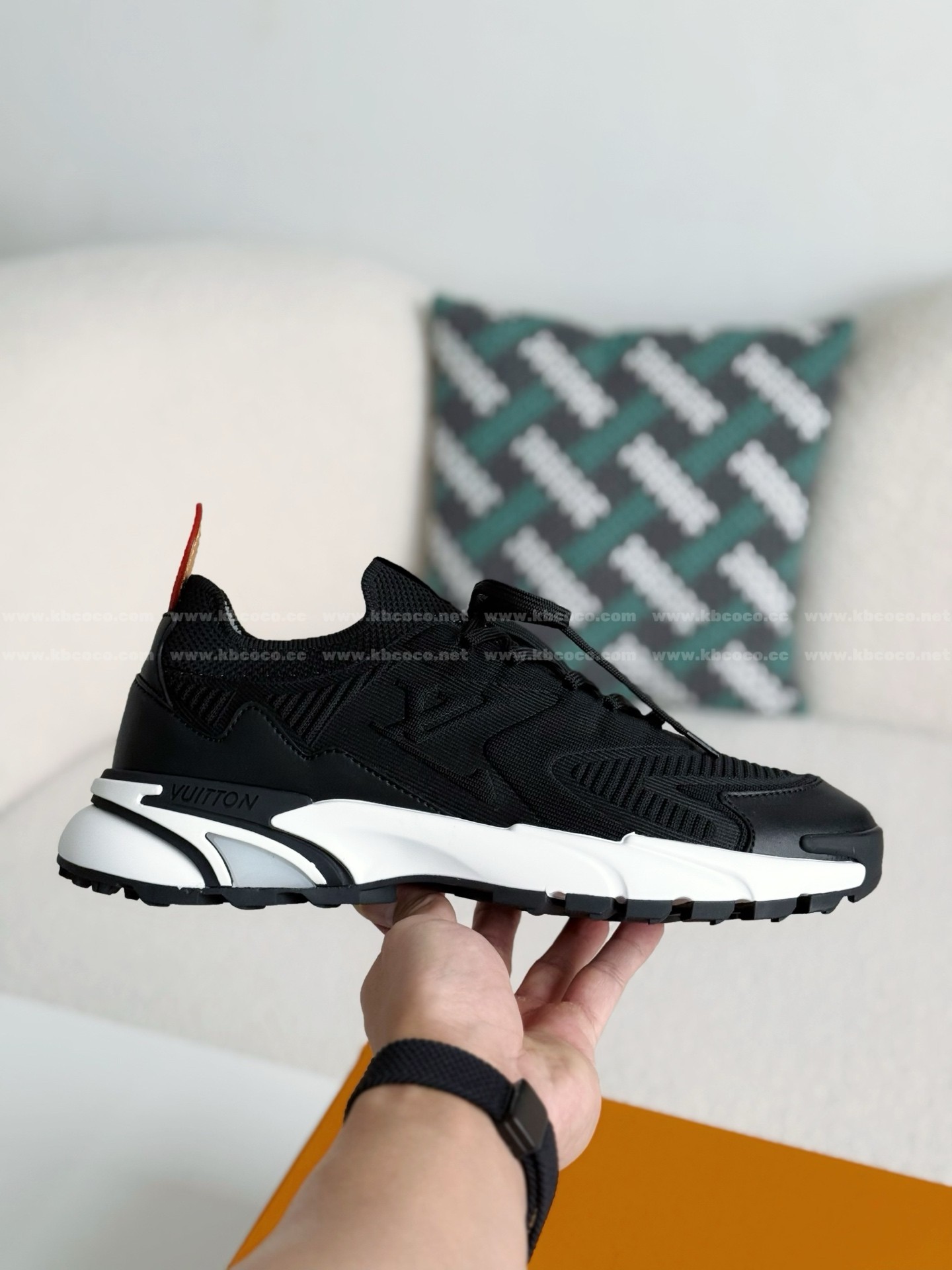 【#5967】 LOUIS VUITTON RUNNER TATIC SNEAKERS