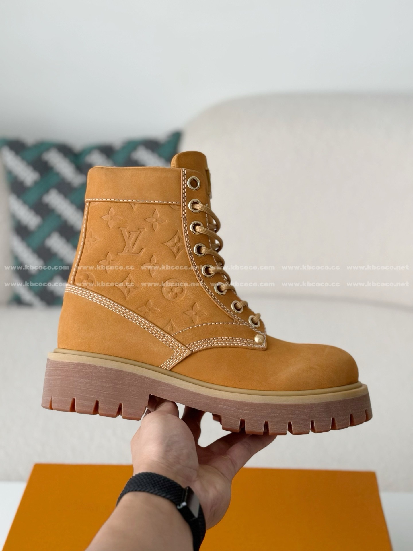 【#6168】 LOUIS VUITTON RANGER LEATHER ANKLE BOOTS