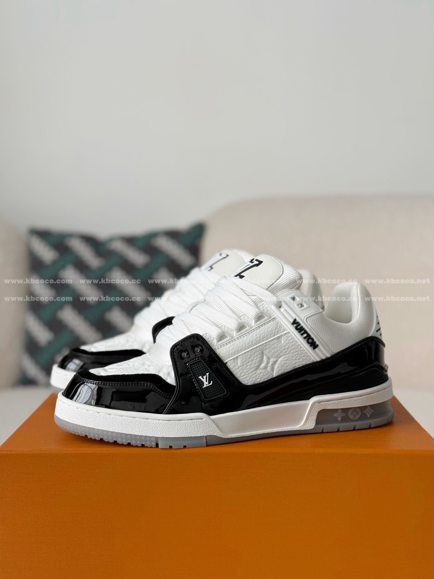 【#6237】LOUIS VUITTON TRAINER SNEAKERS
